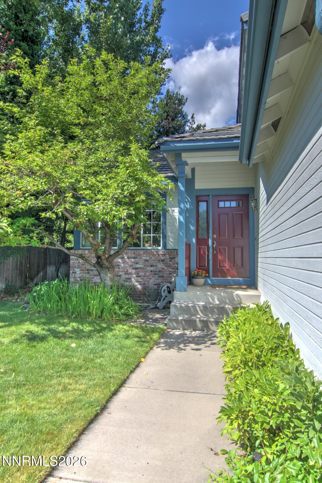 995 Leah Circle Property Photo 2