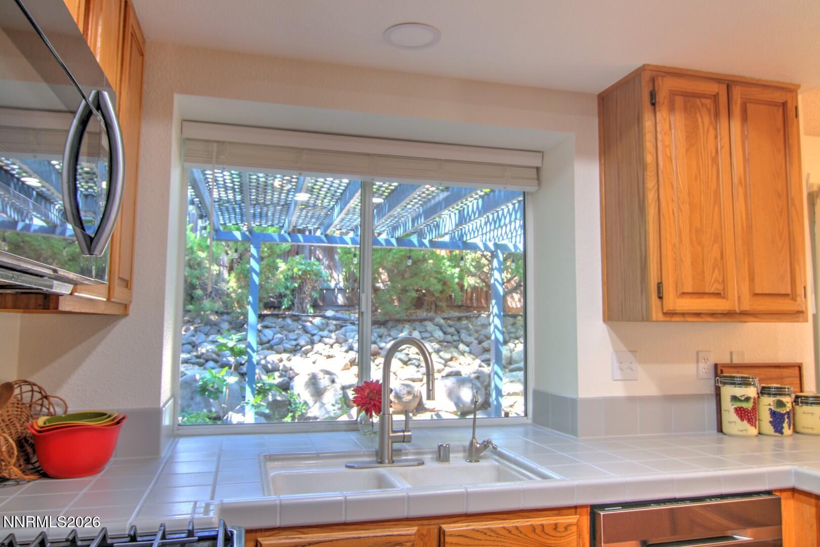 995 Leah Circle Property Photo 8