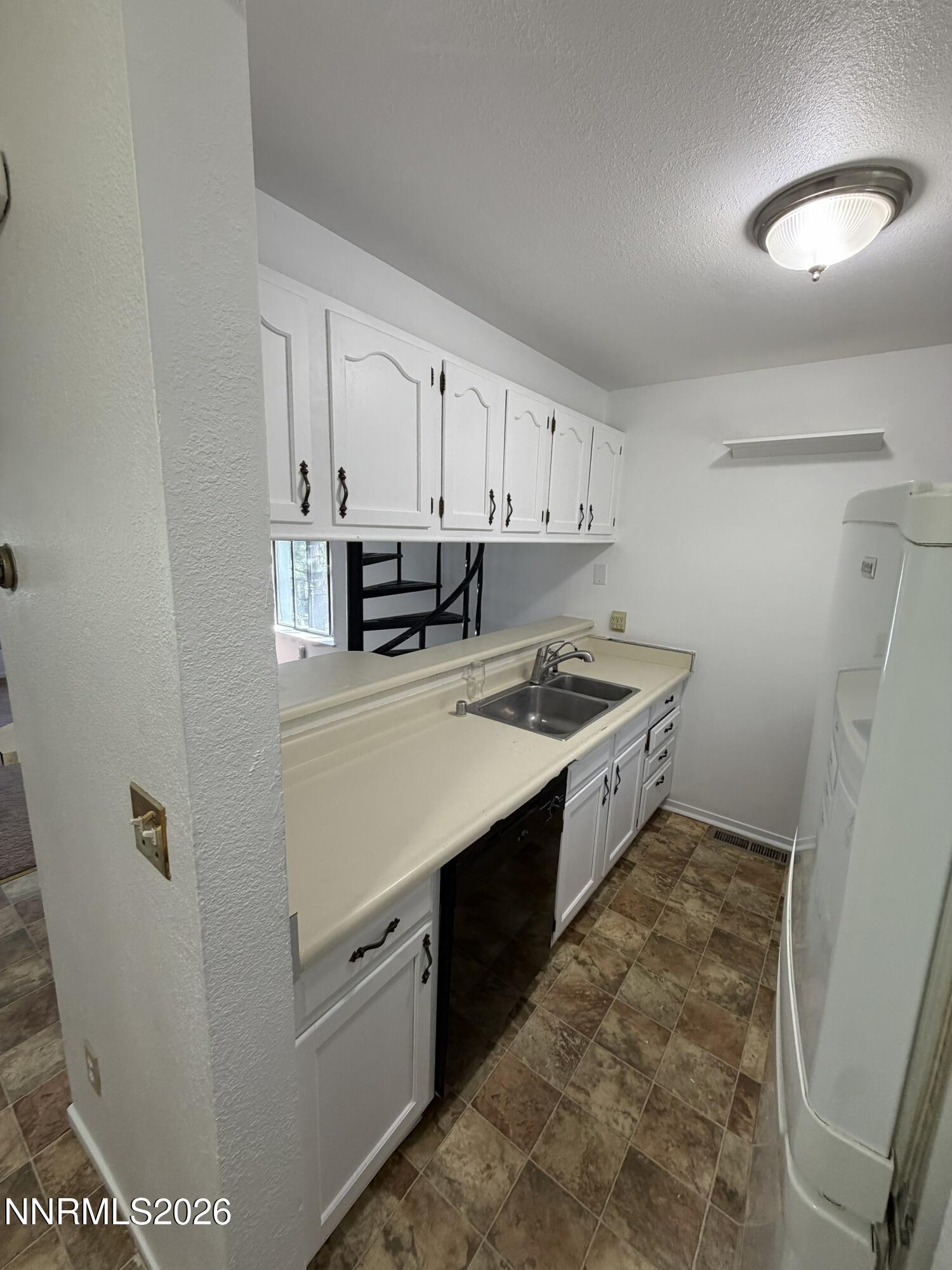 770 Southwood Boulevard #8 Property Photo 6