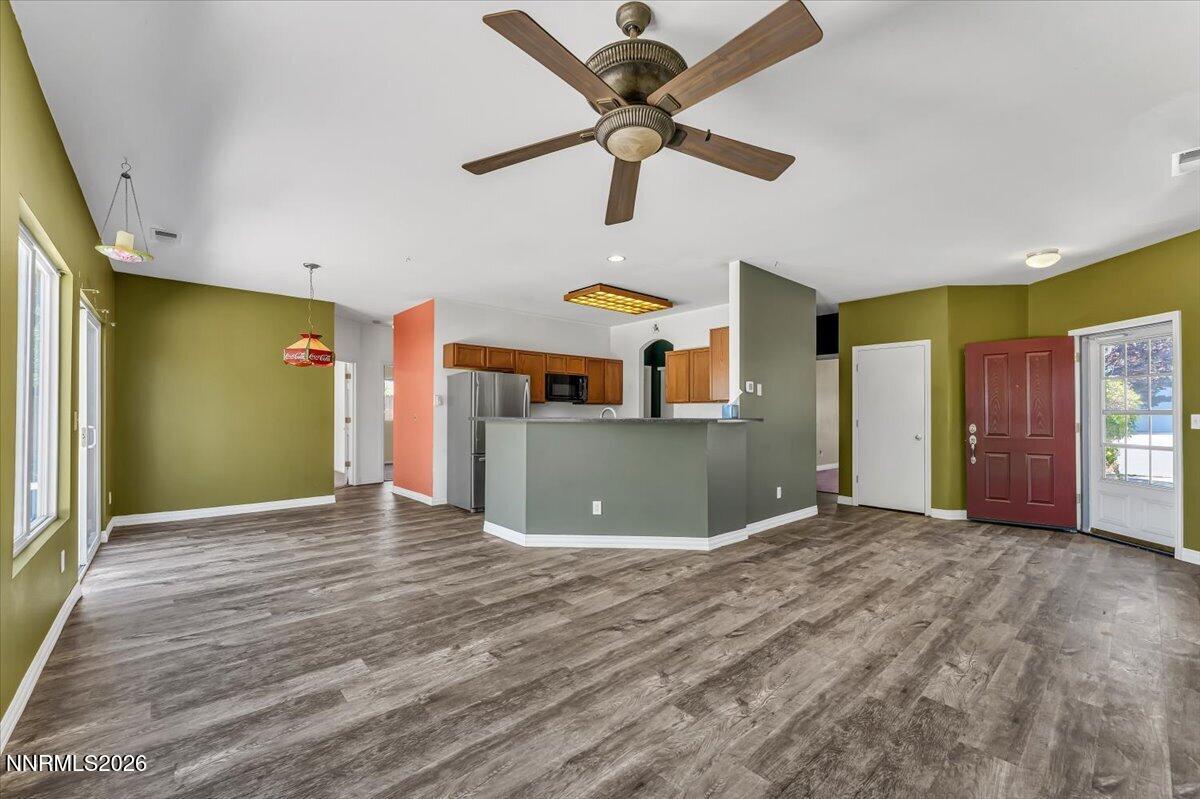 9945 Sandhaven Court Property Photo 6