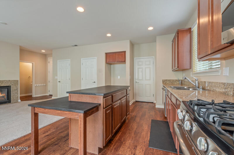 1052 Crown View Drive Property Photo 4