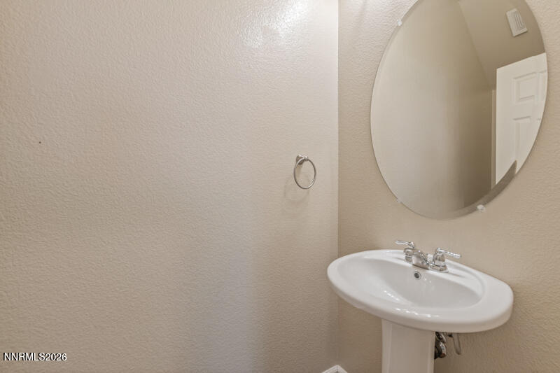 1052 Crown View Drive Property Photo 7