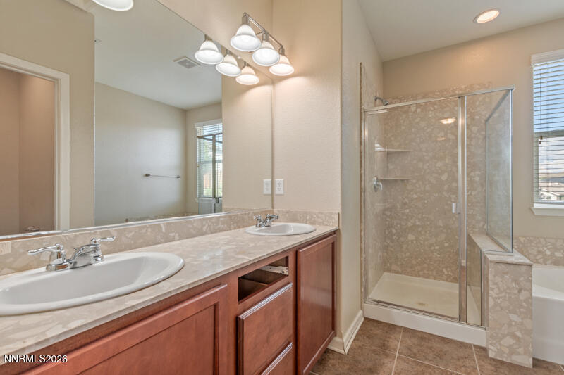 1052 Crown View Drive Property Photo 11