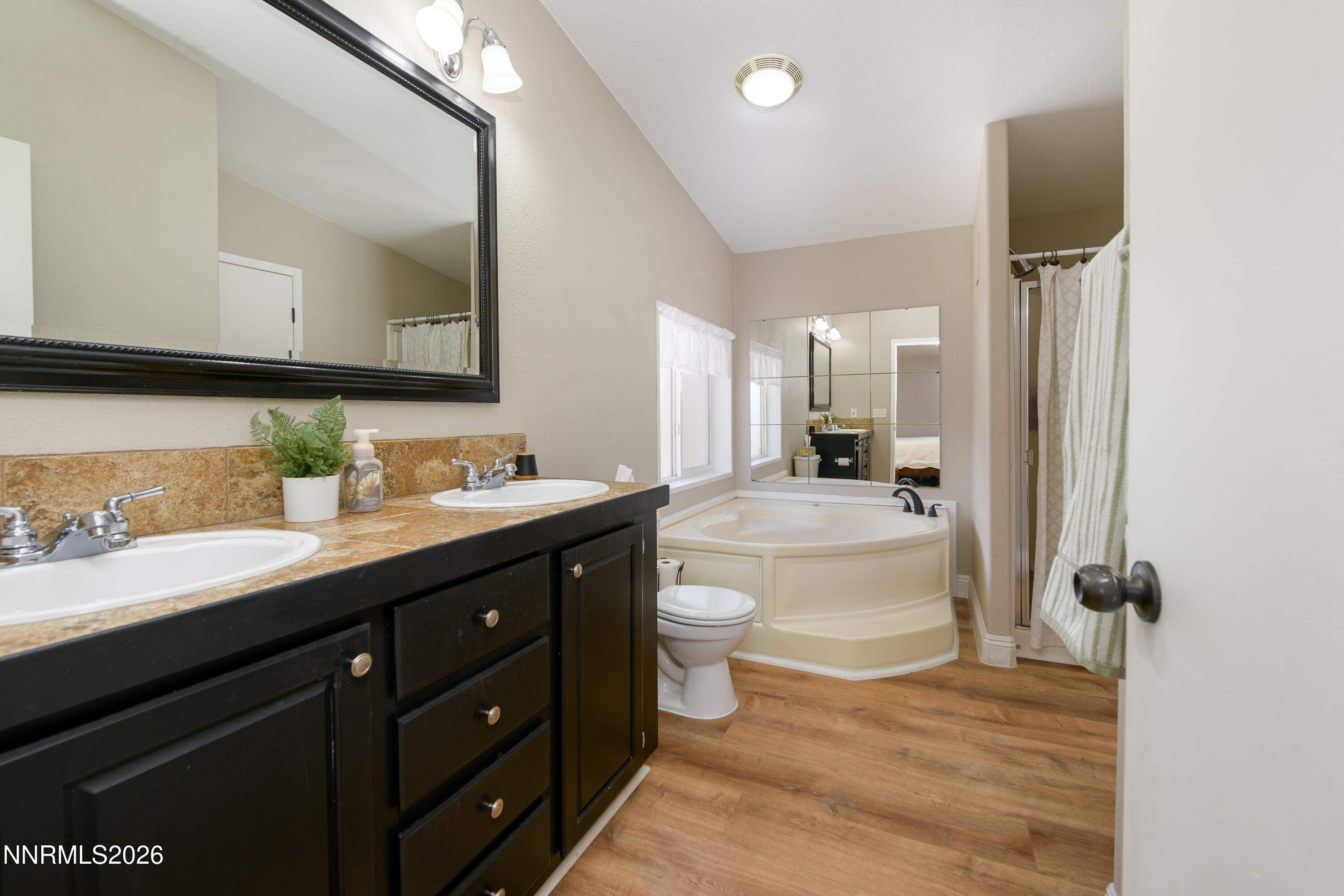 3769 Arden Way Property Photo 12