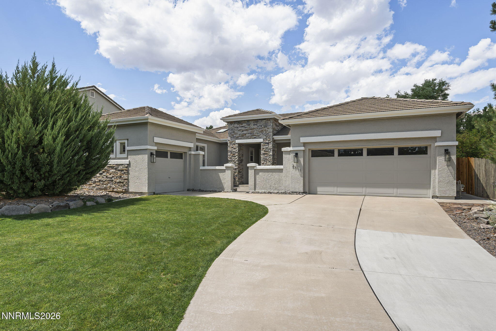 2711 Sun Chaser Court Property Photo 6