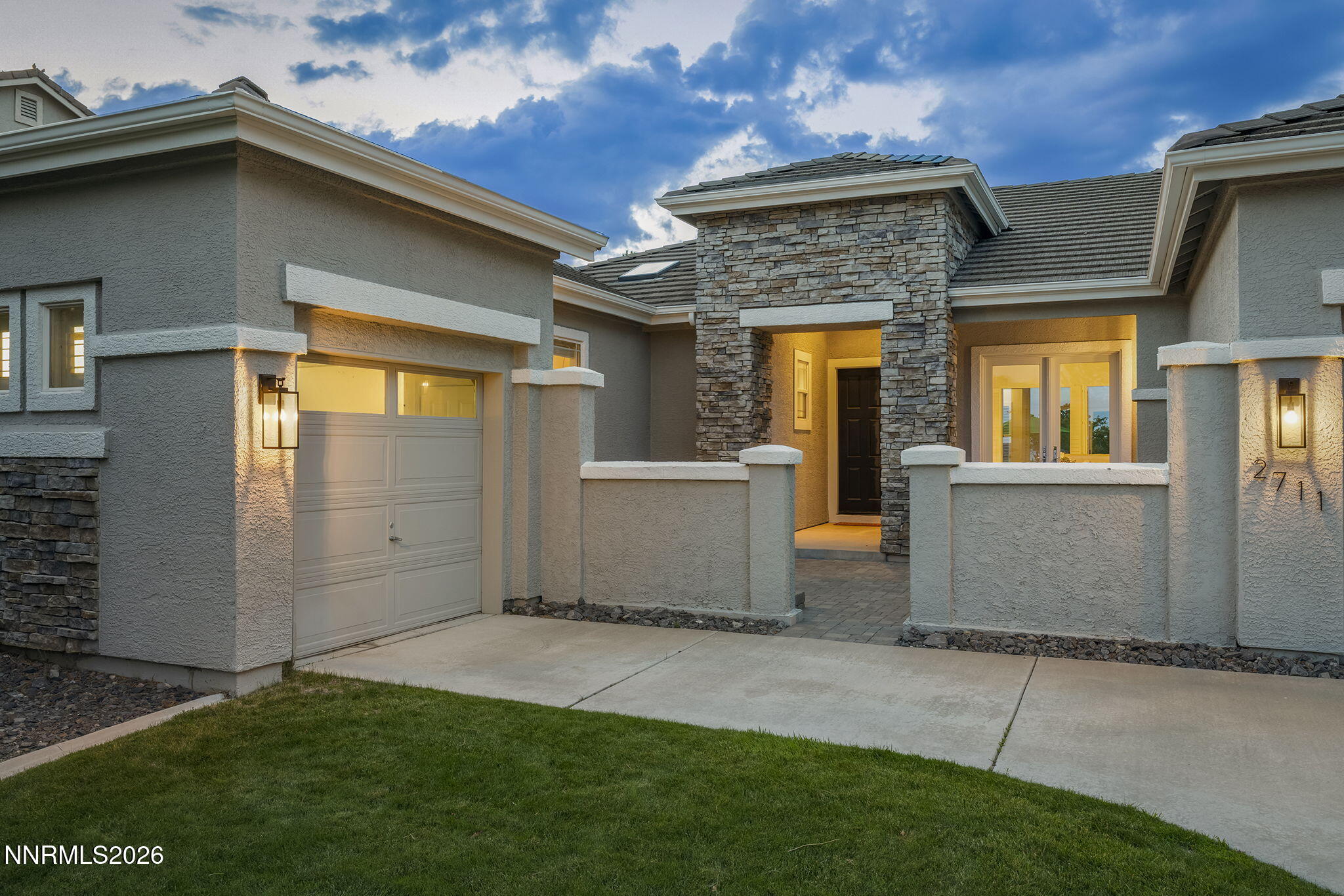 2711 Sun Chaser Court Property Photo 7
