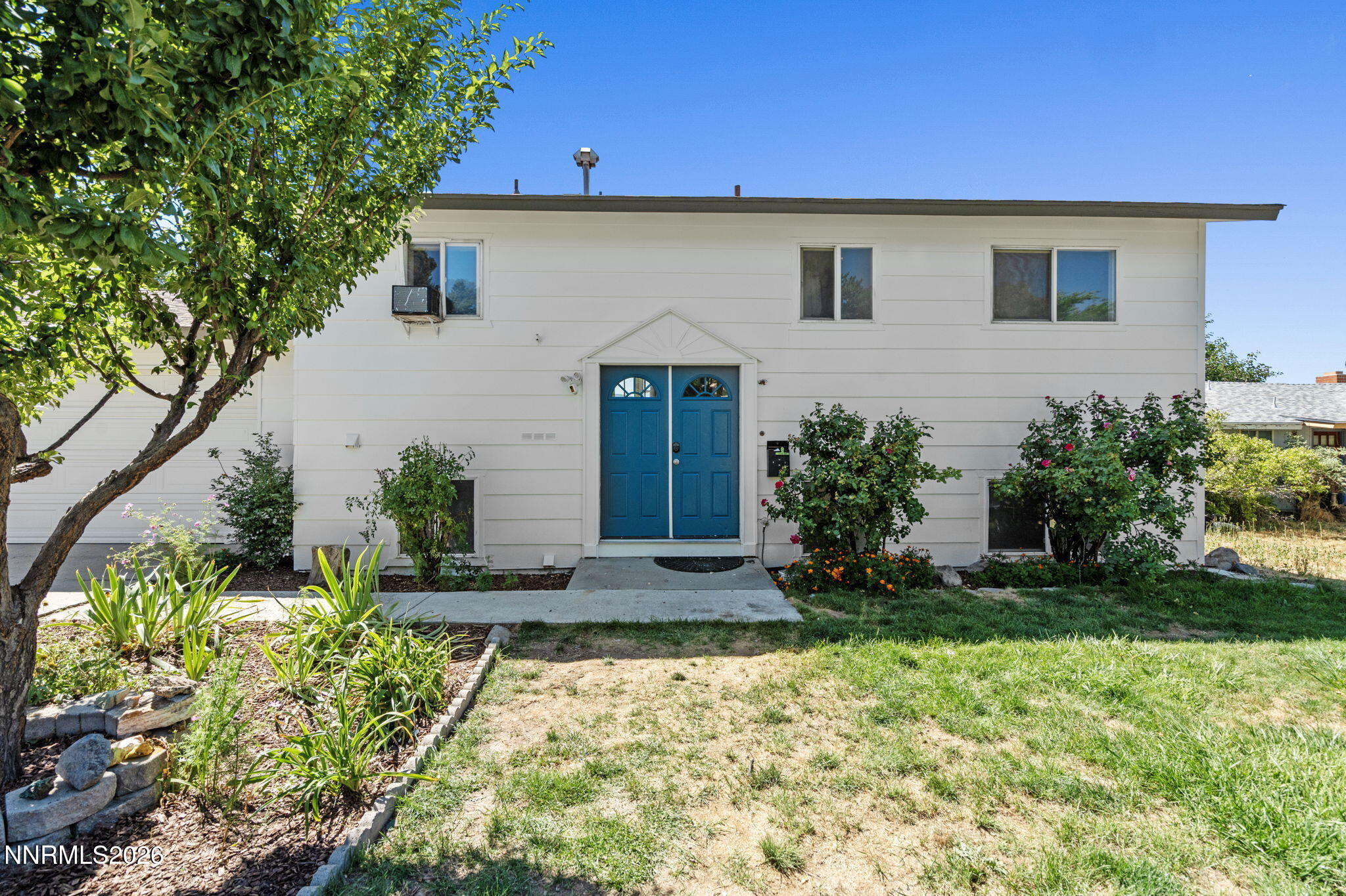 1406 La Loma Drive Property Photo 1