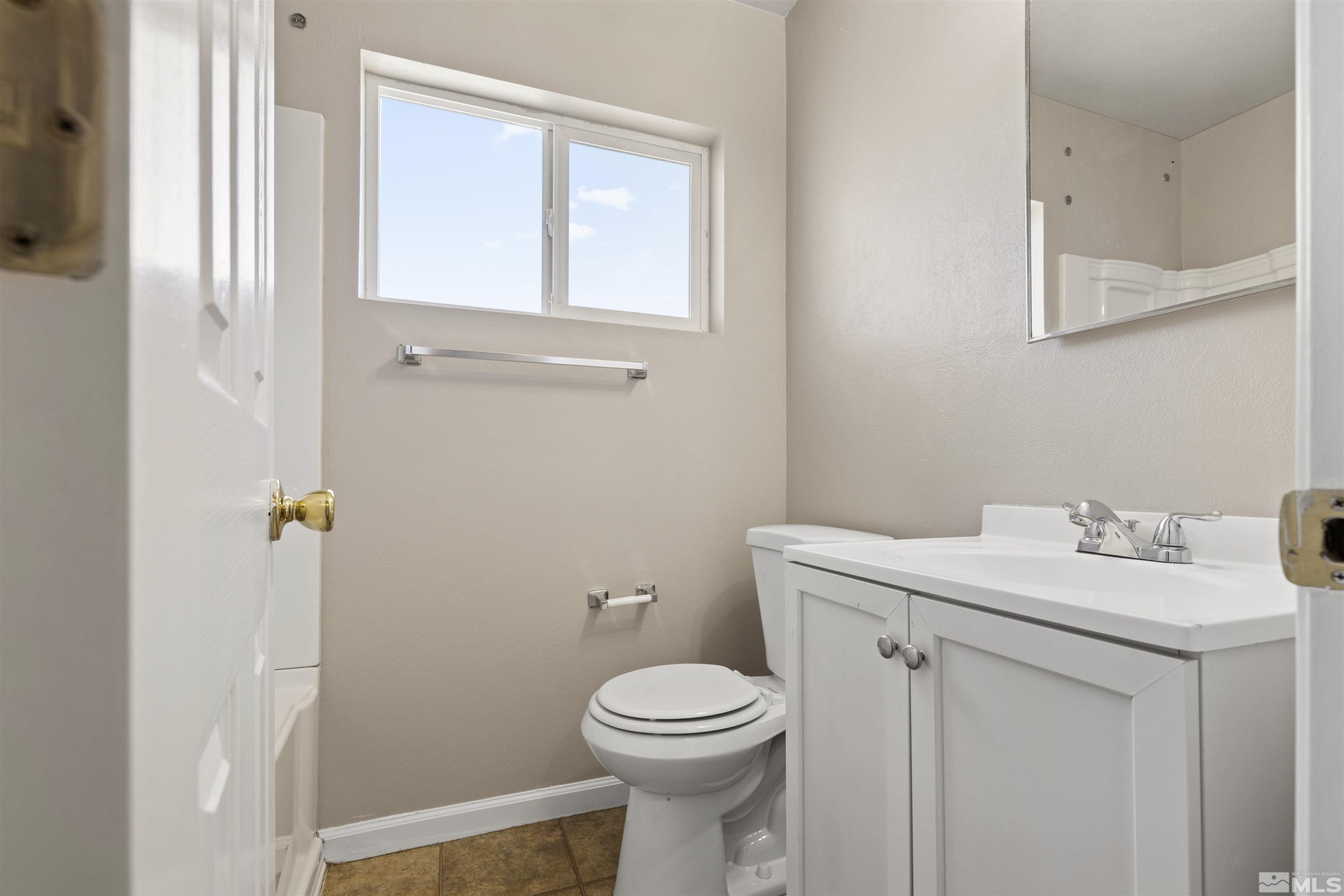 695 Denslowe Drive Property Photo 11