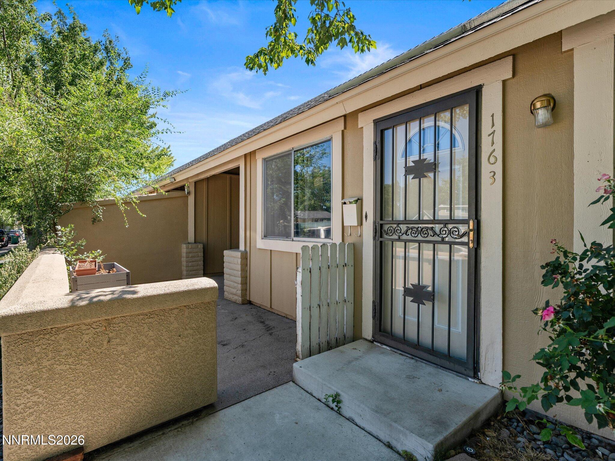 1763 London Circle Property Photo 4