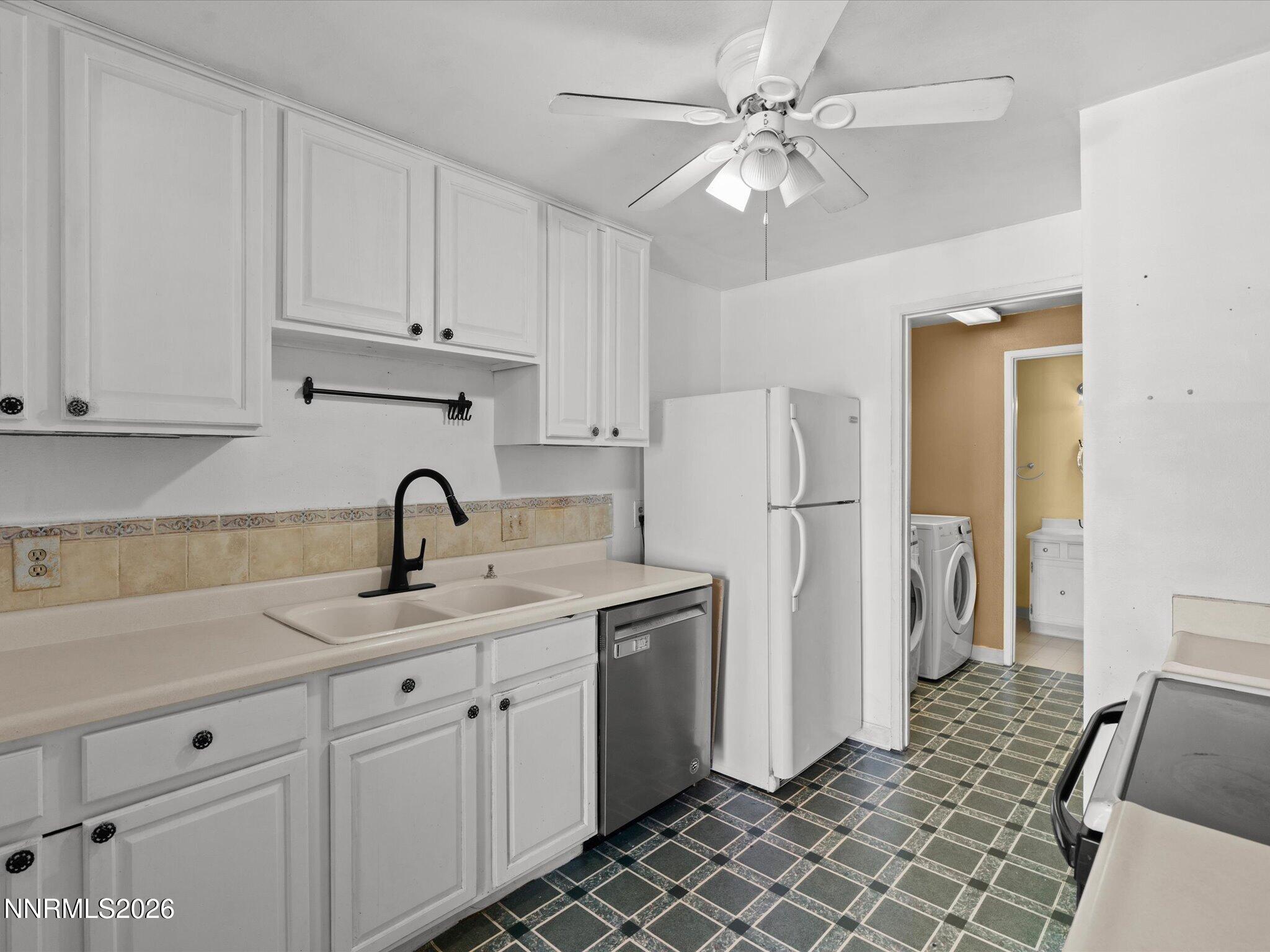 1763 London Circle Property Photo 14