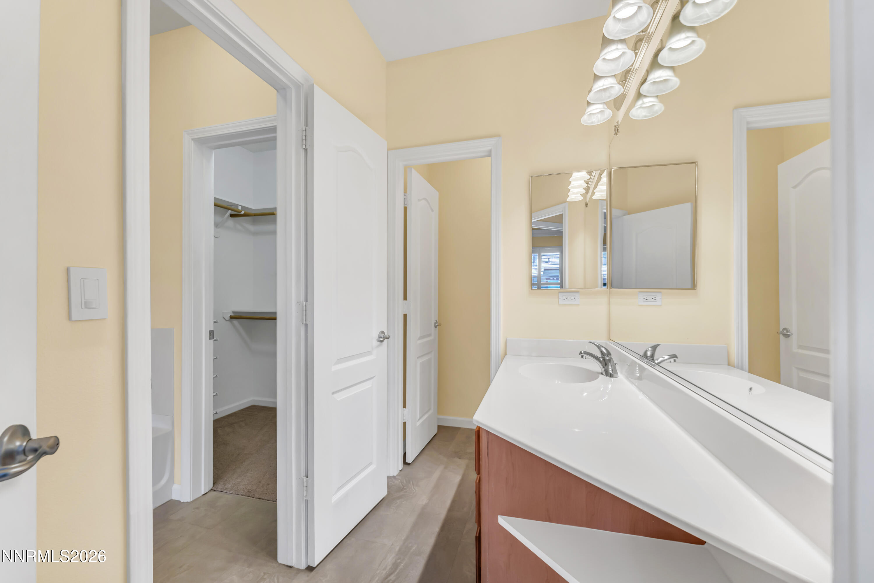 1325 S Meadows Parkway # 122 Property Photo 19