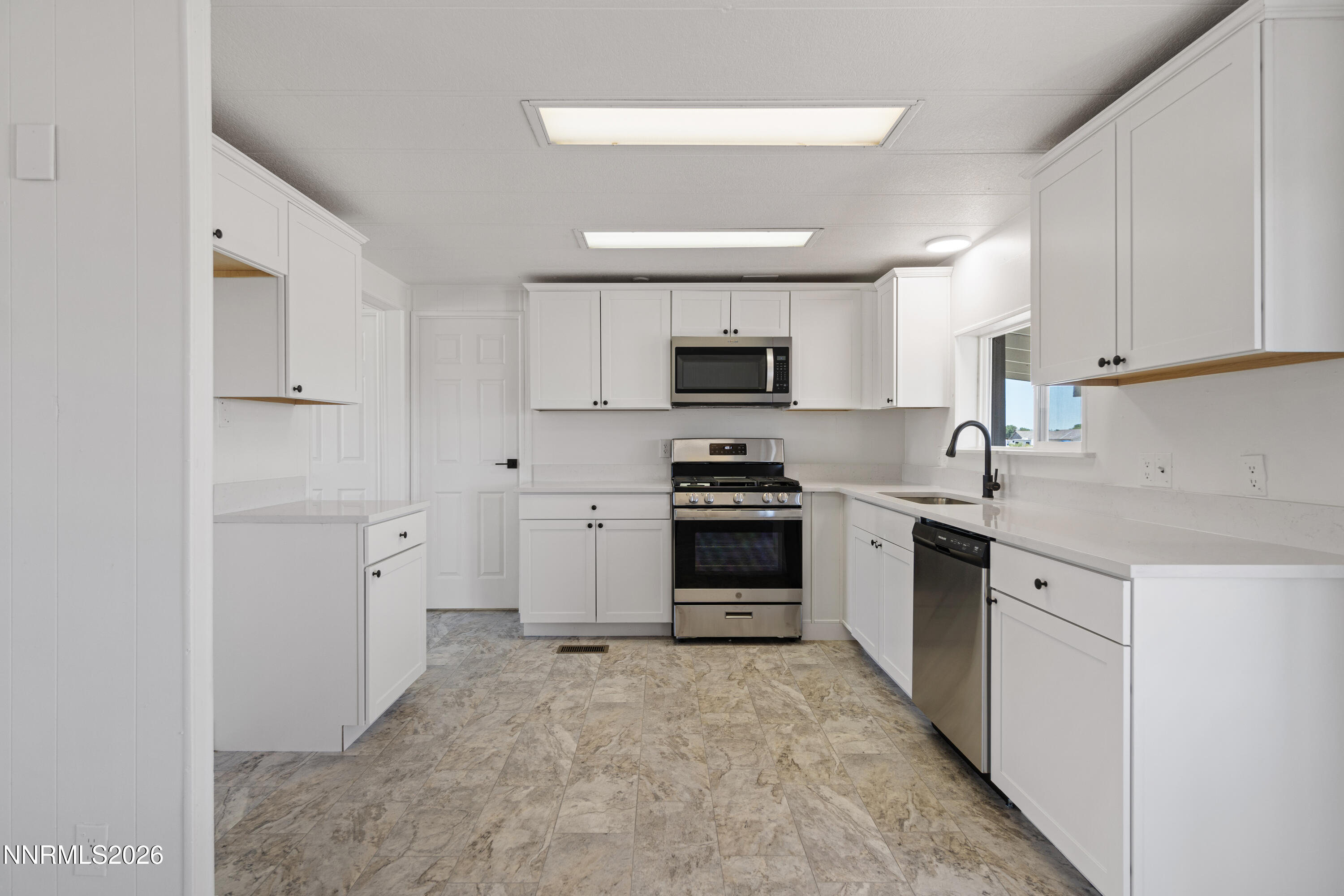 700 Thornbird Drive Property Photo 11