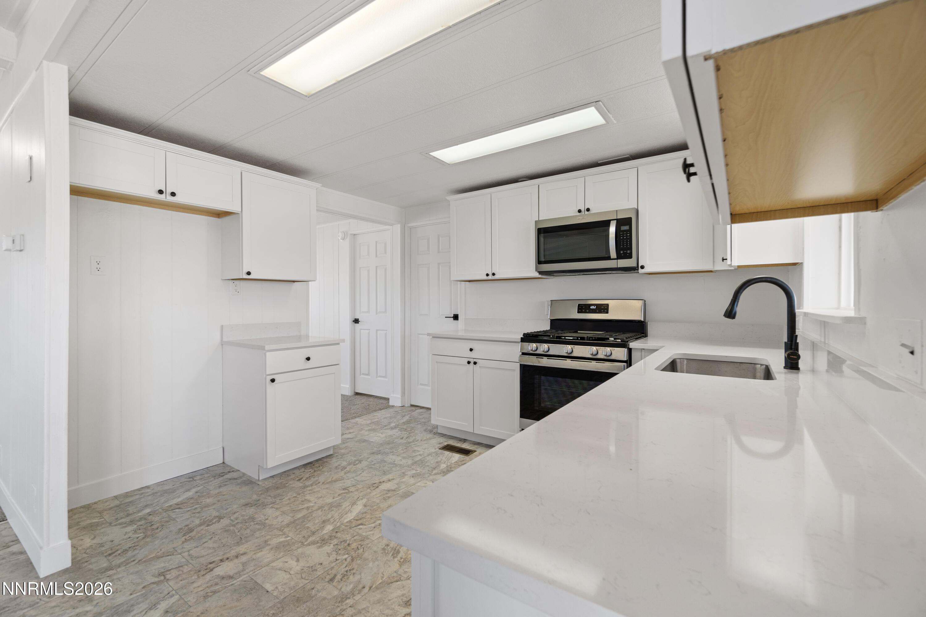 700 Thornbird Drive Property Photo 12