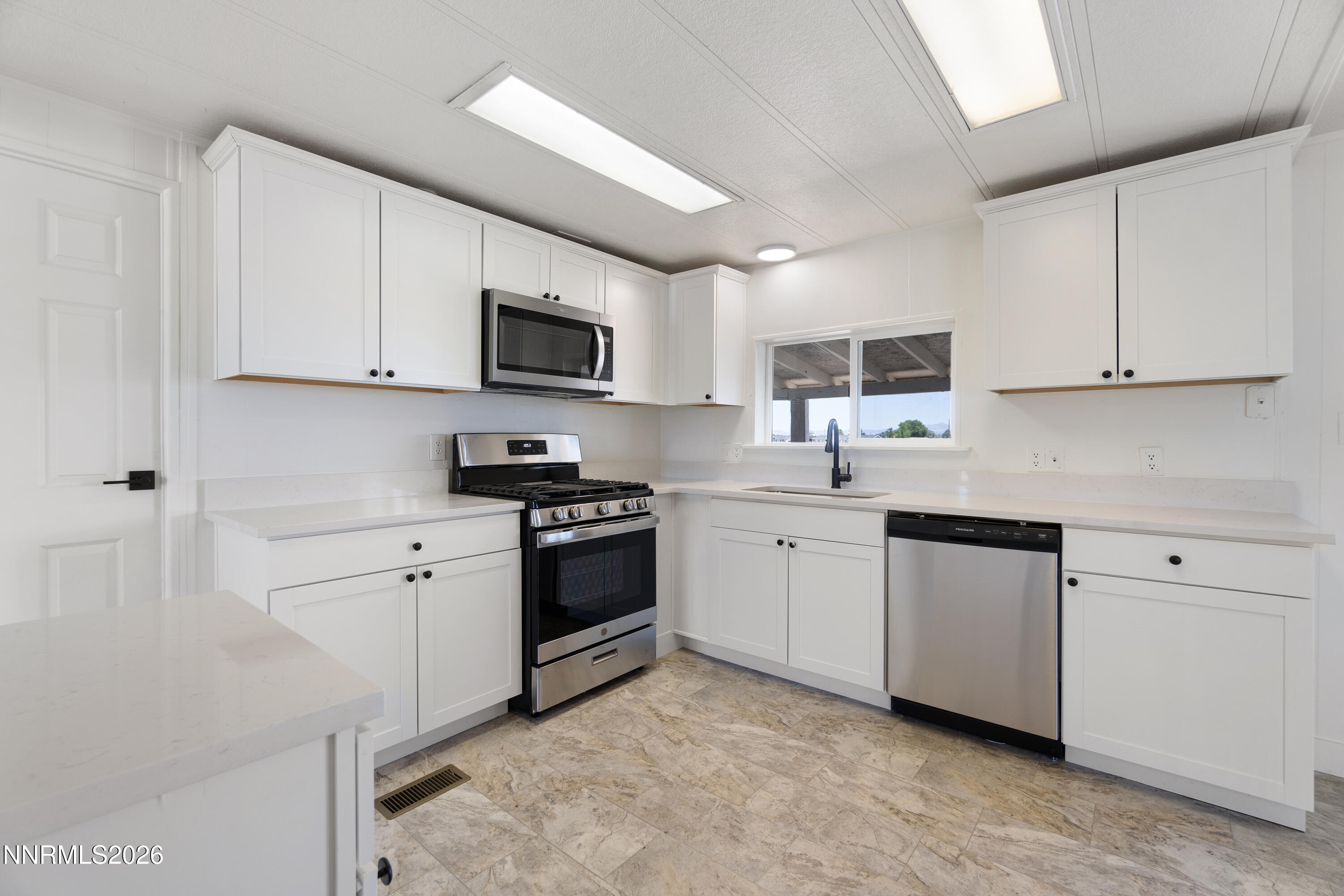 700 Thornbird Drive Property Photo 13