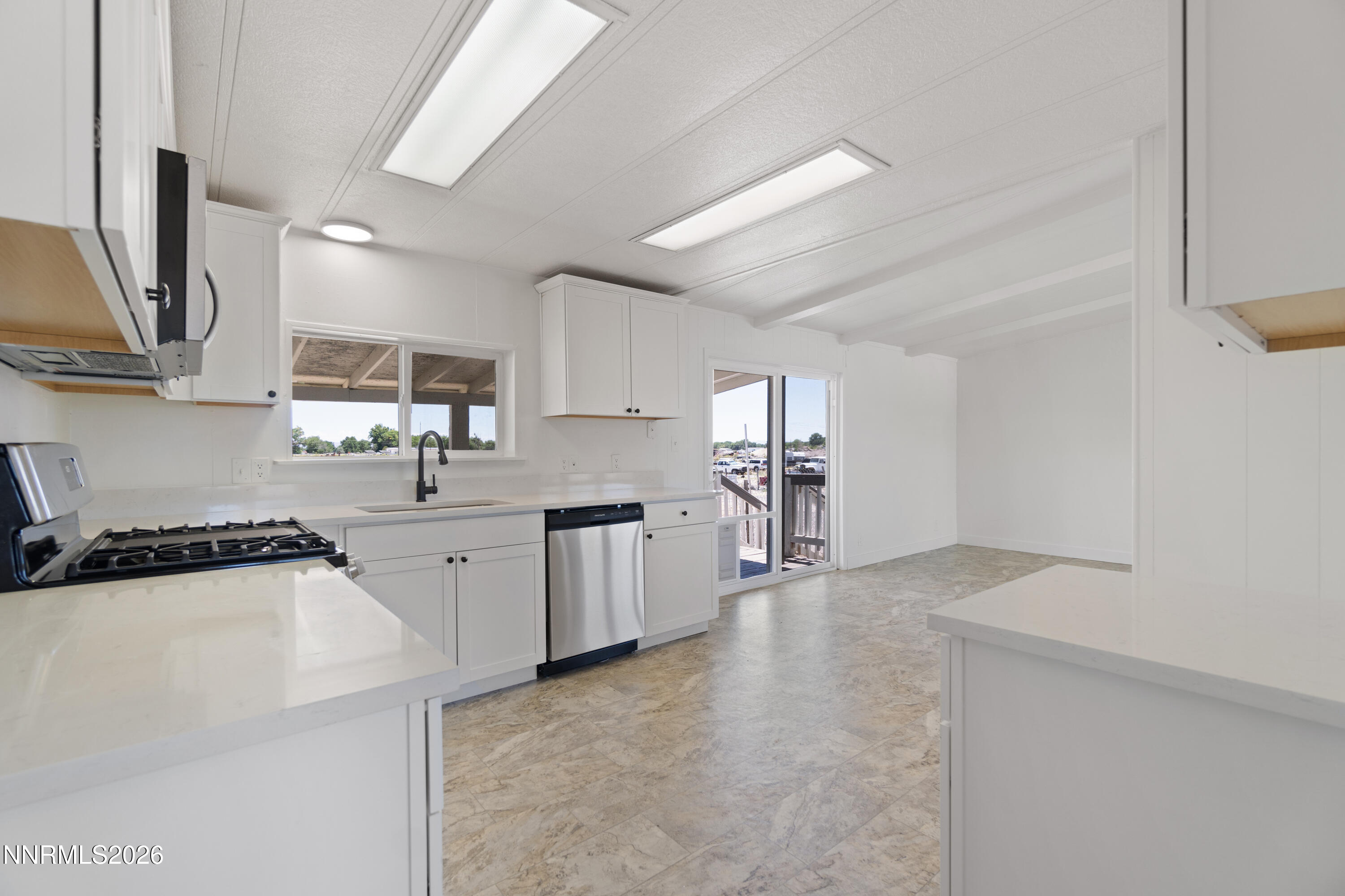 700 Thornbird Drive Property Photo 14