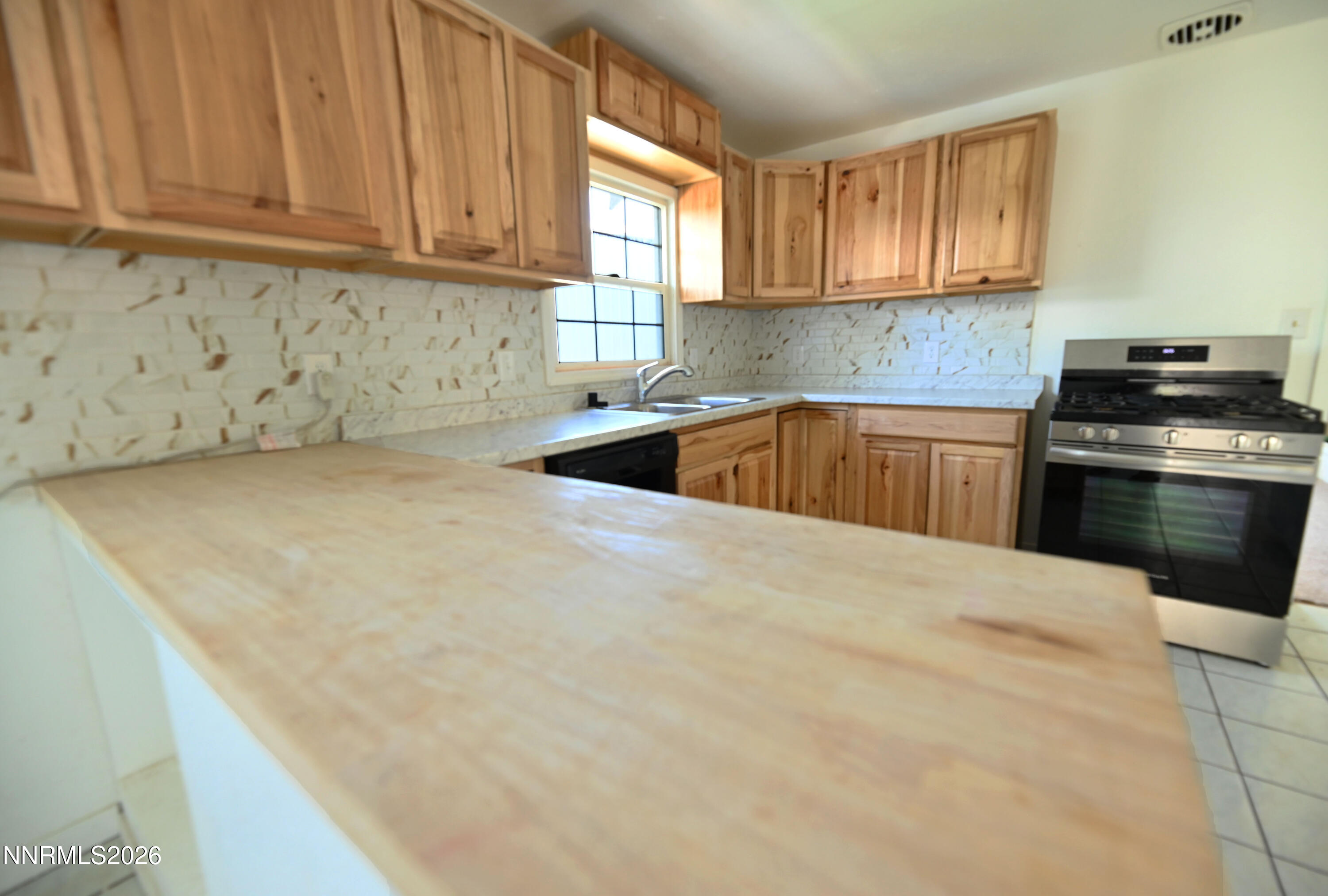 1630 Elmhurst Avenue Property Photo 15