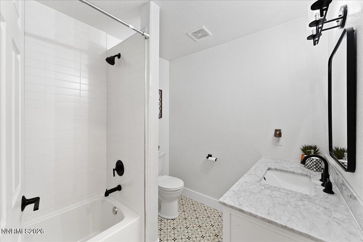 2400 Pileus Road Property Photo 17
