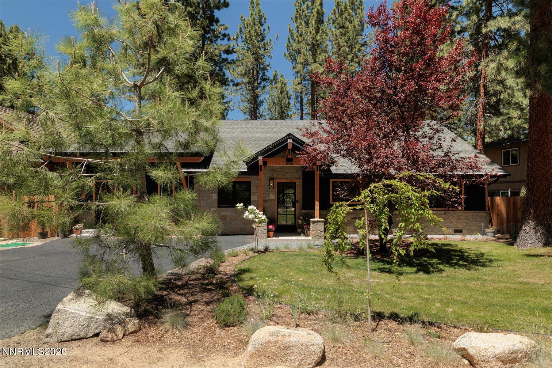 1096 Deercliff Drive Property Photo 1