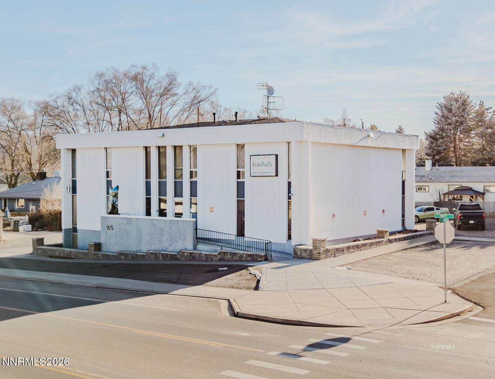 975 5th Street Property Photo 1