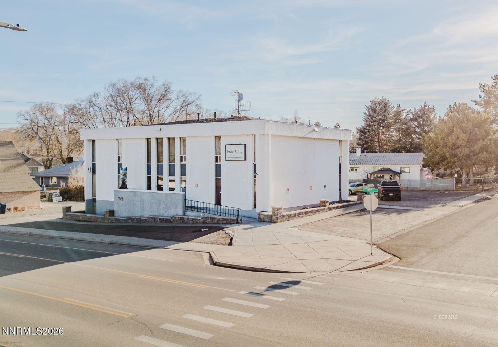 975 5th Street Property Photo 2
