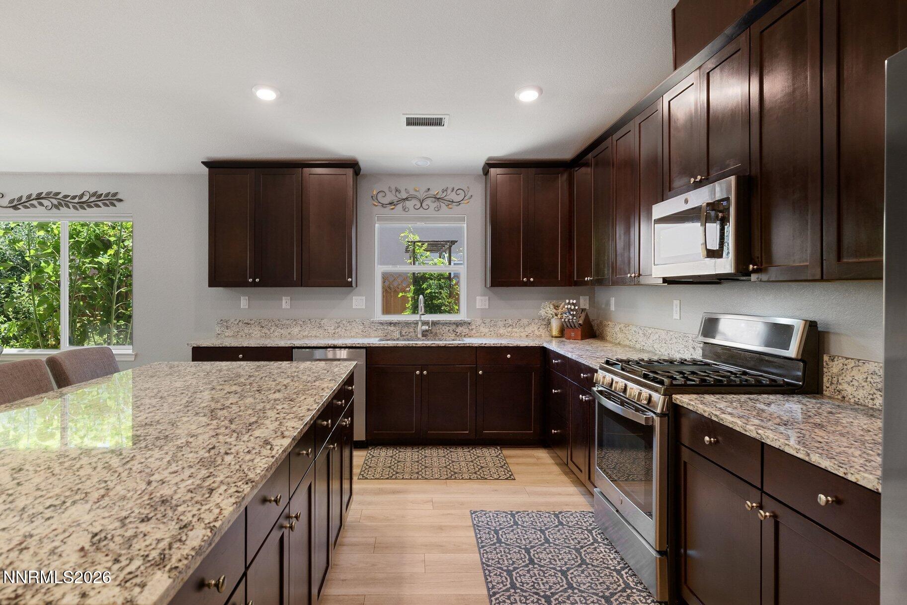 1538 Tule Peak Circle Property Photo 8