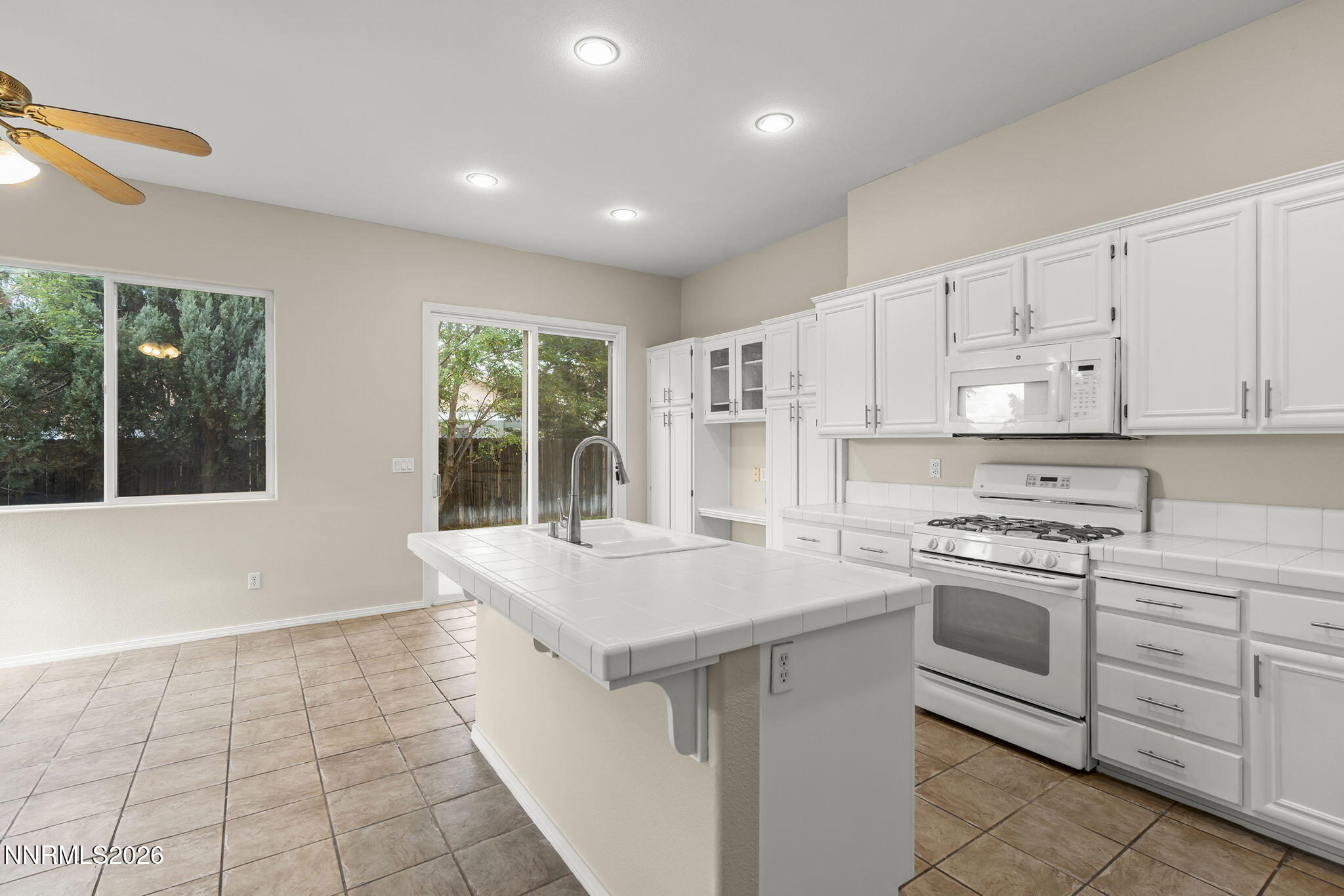 1611 Brentworth Way Property Photo 5