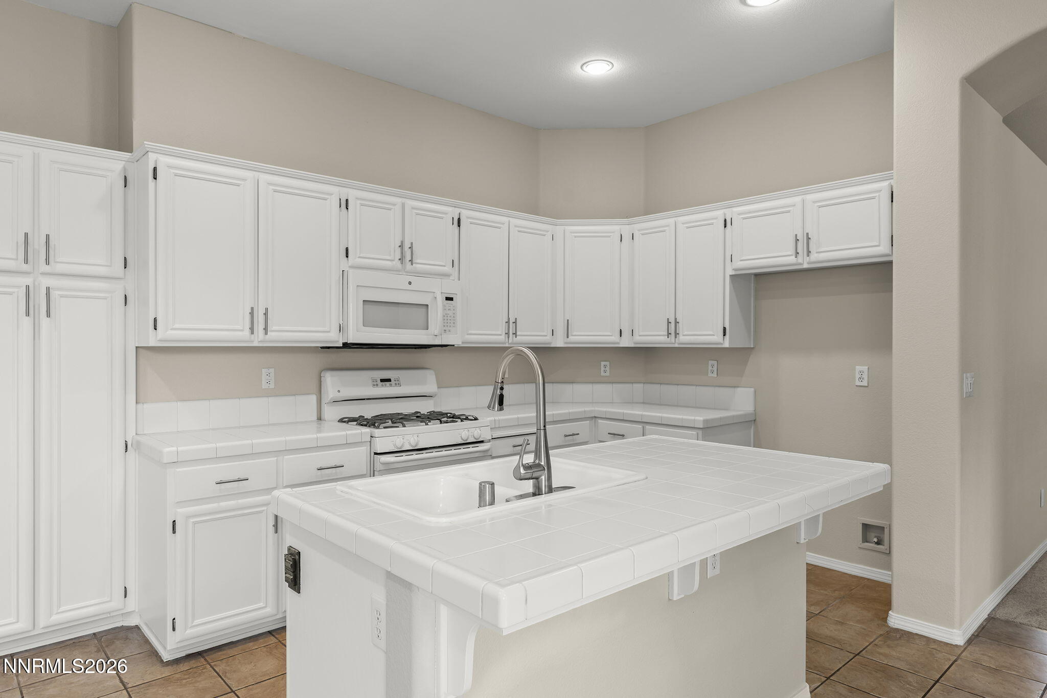 1611 Brentworth Way Property Photo 9