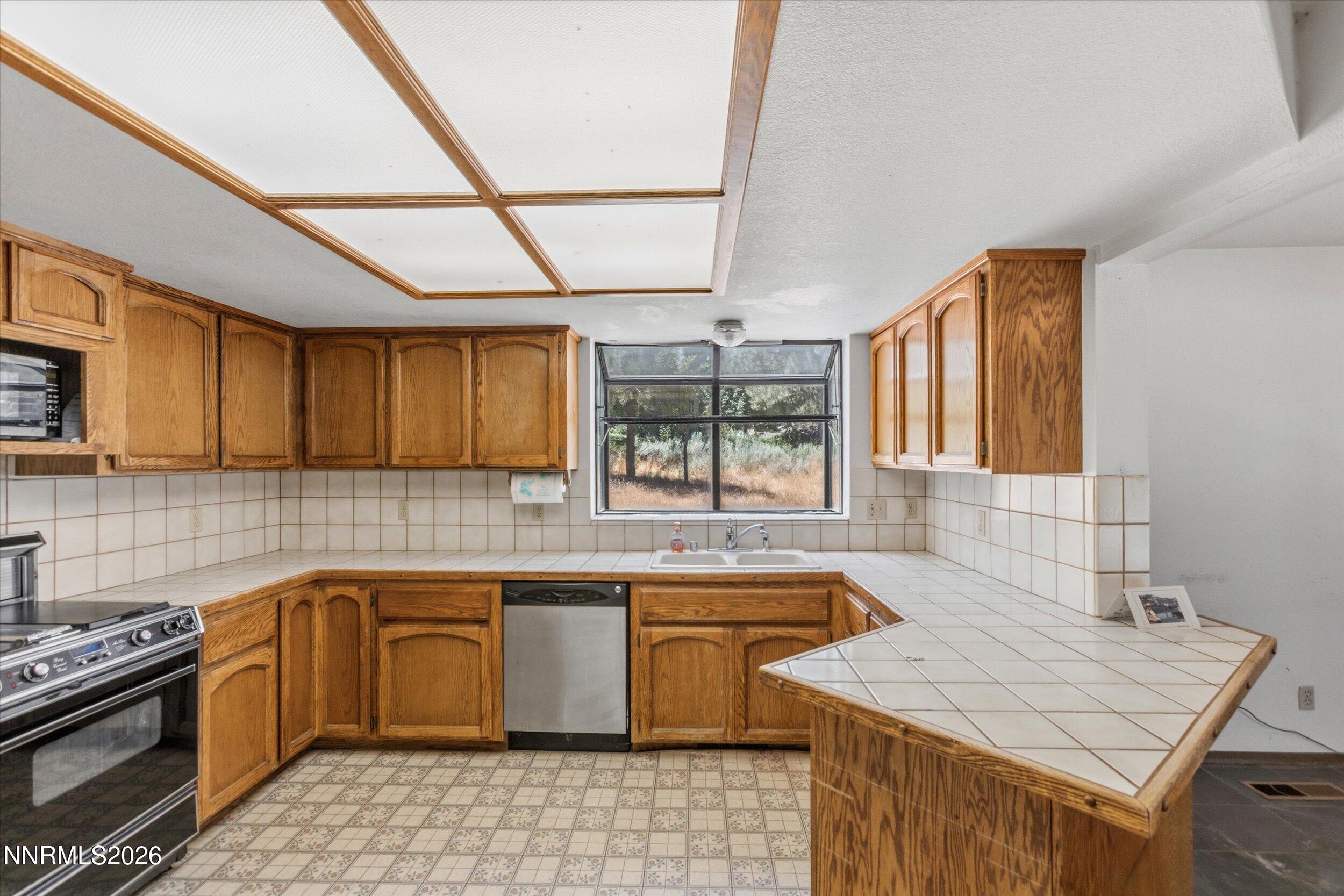 3684 Lakeview Road Property Photo 5