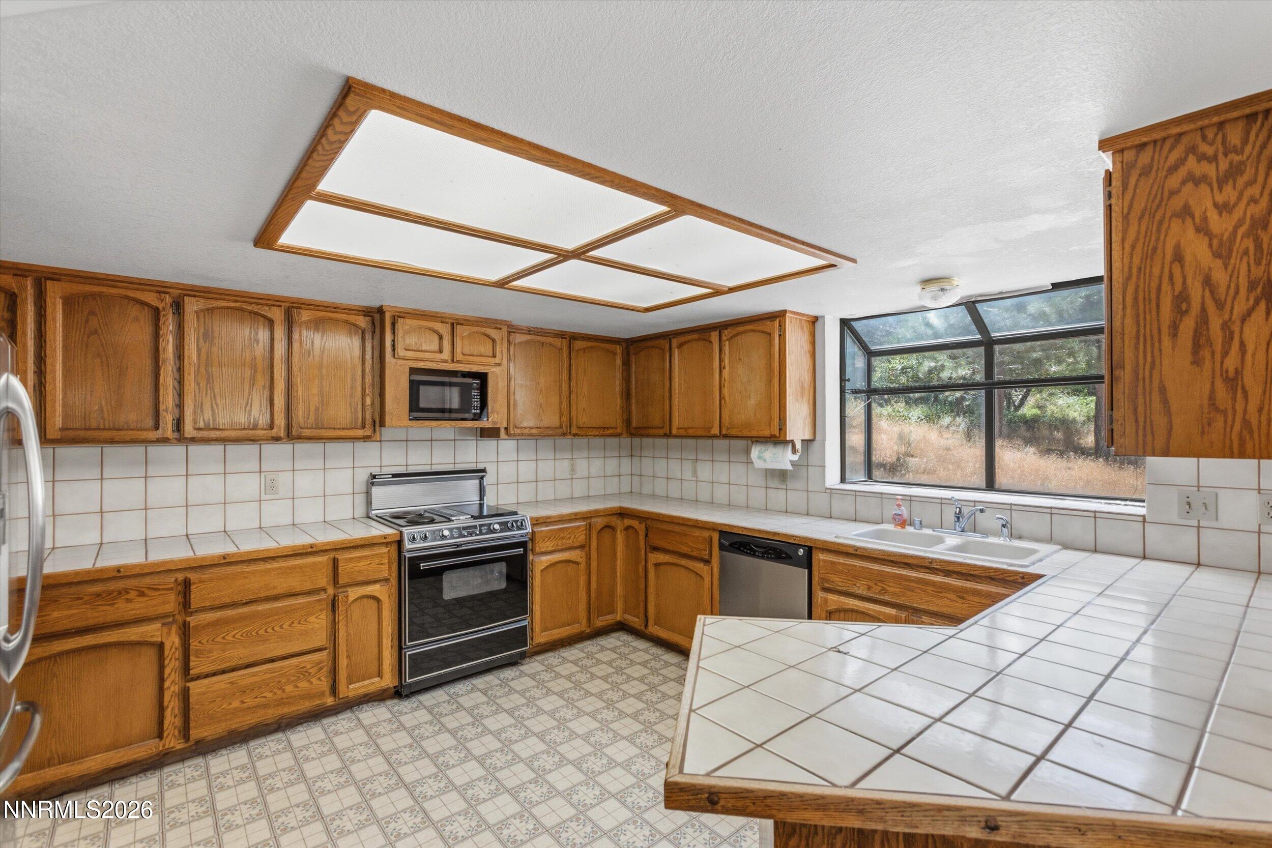 3684 Lakeview Road Property Photo 6