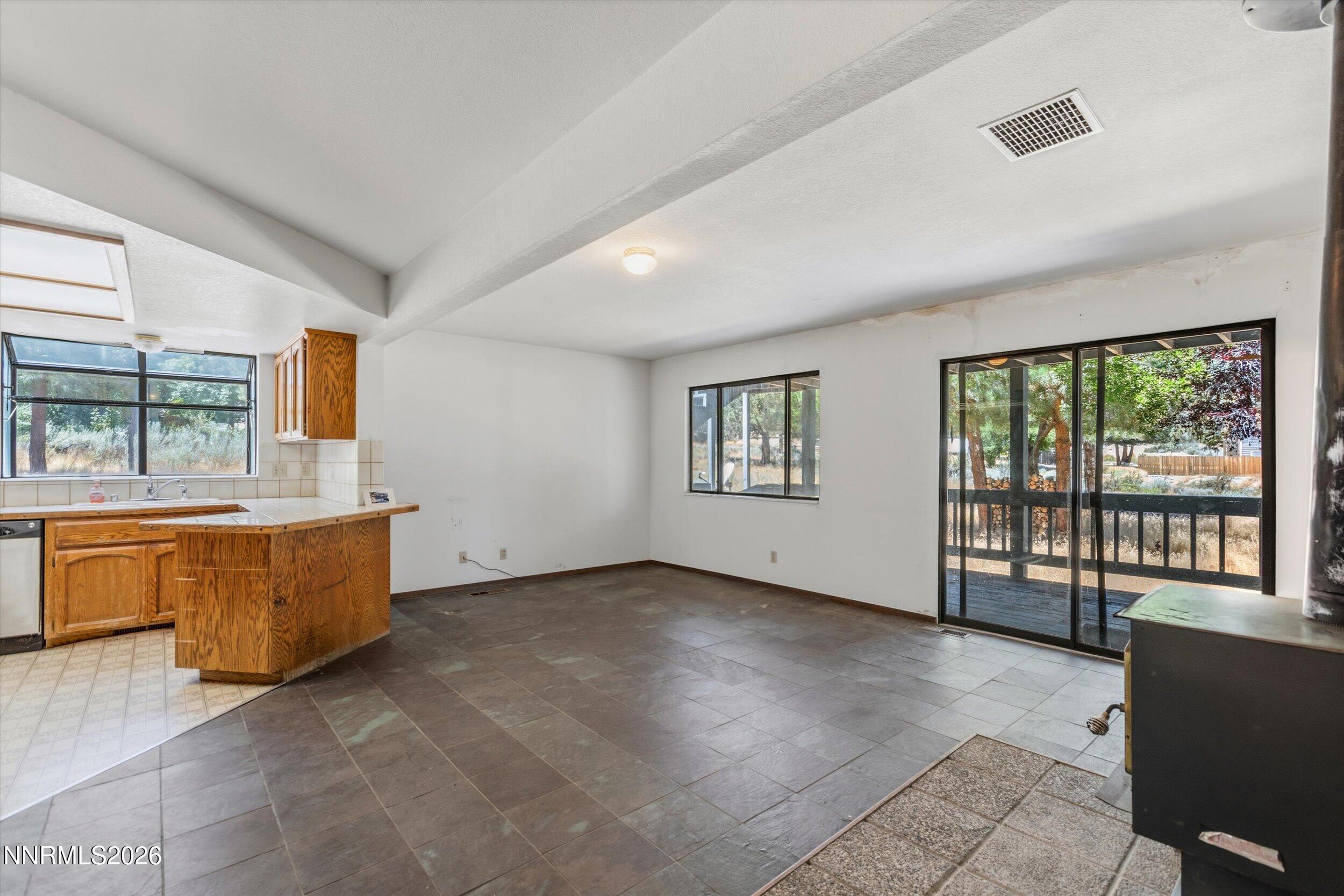 3684 Lakeview Road Property Photo 9