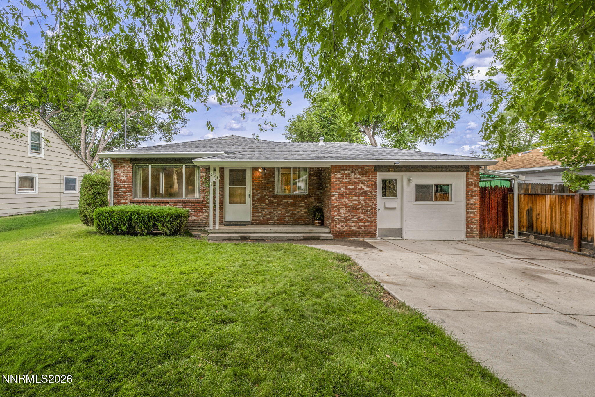 221 S Iris Street Property Photo 1