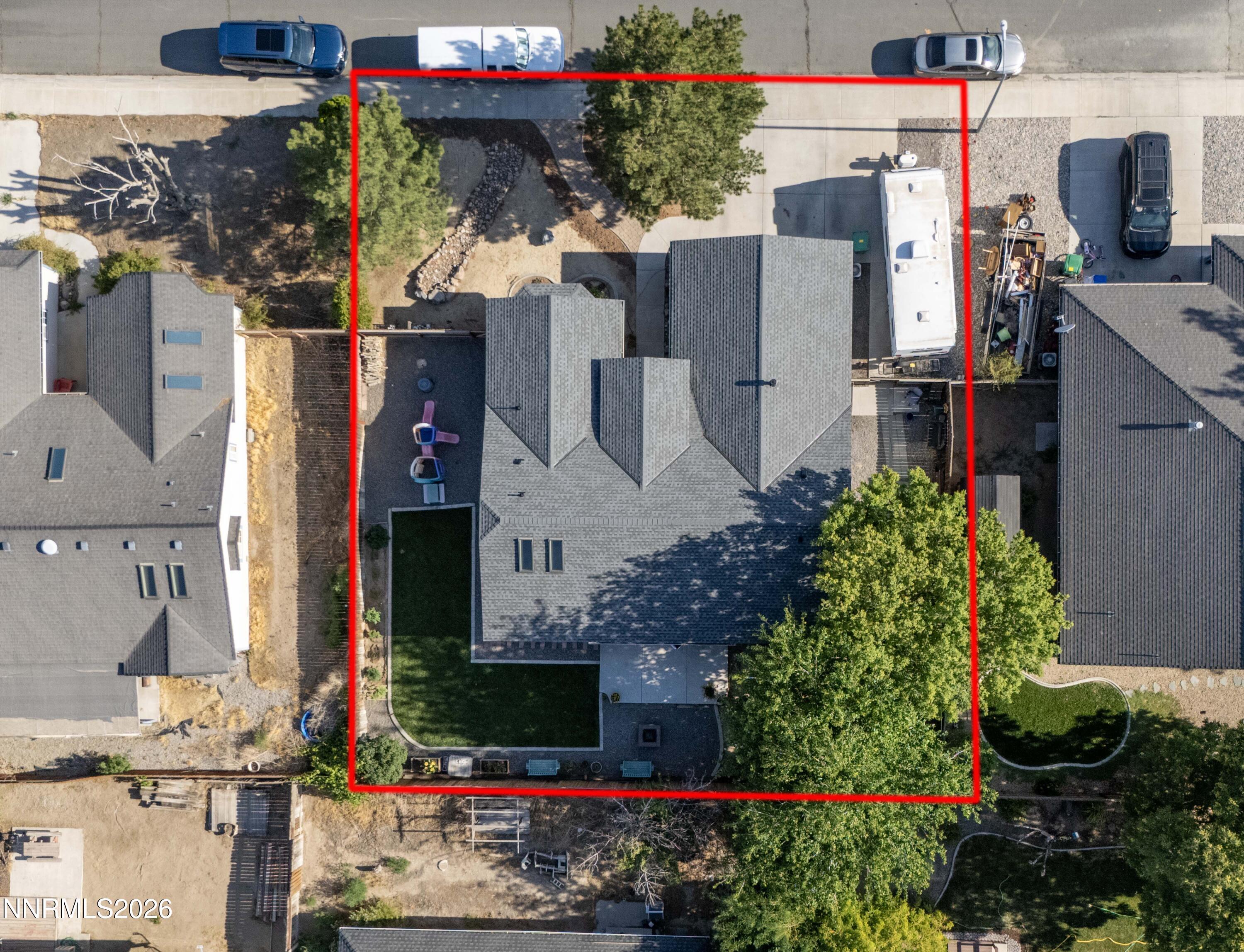472 Nader Way Property Photo 3