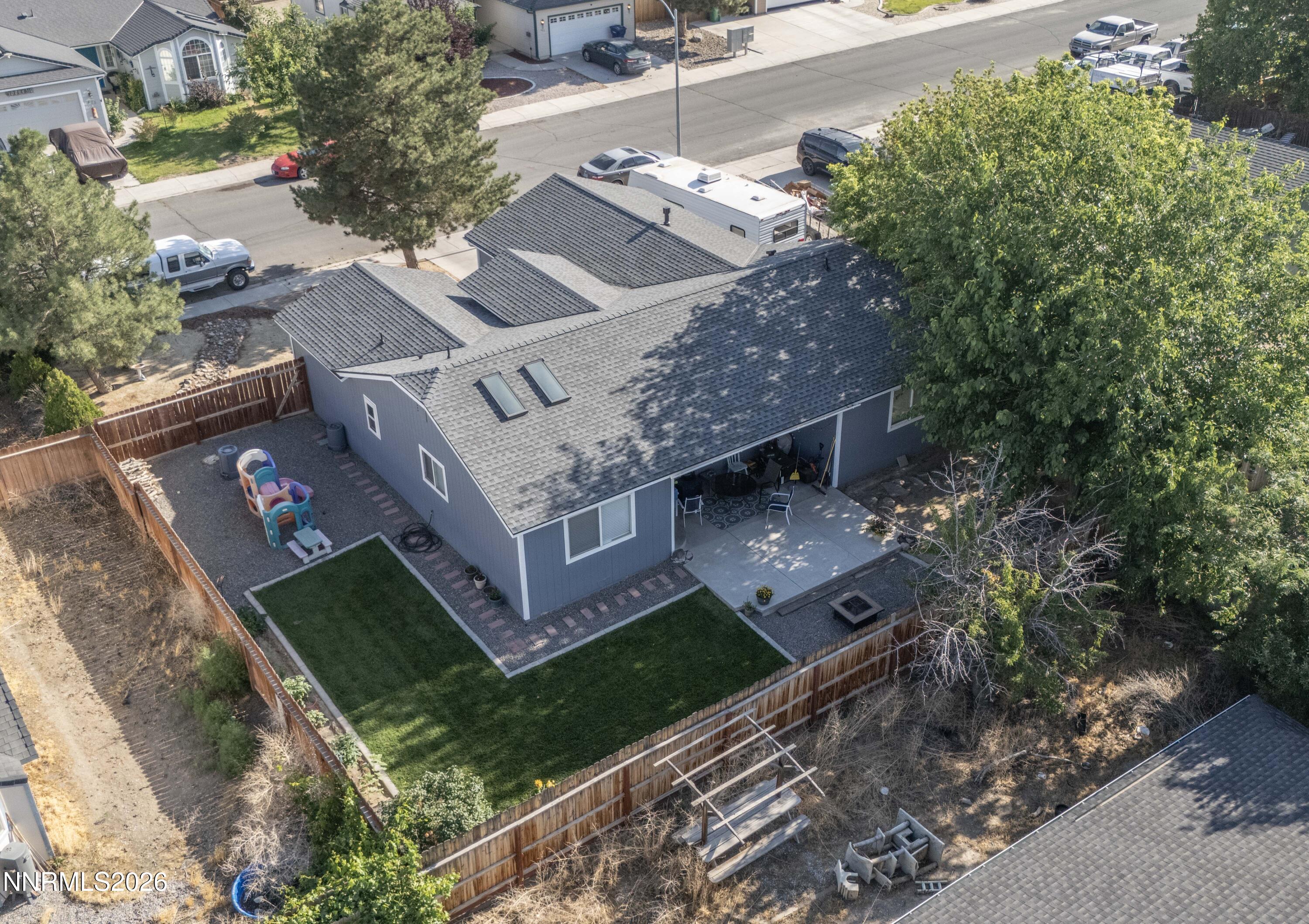 472 Nader Way Property Photo 4