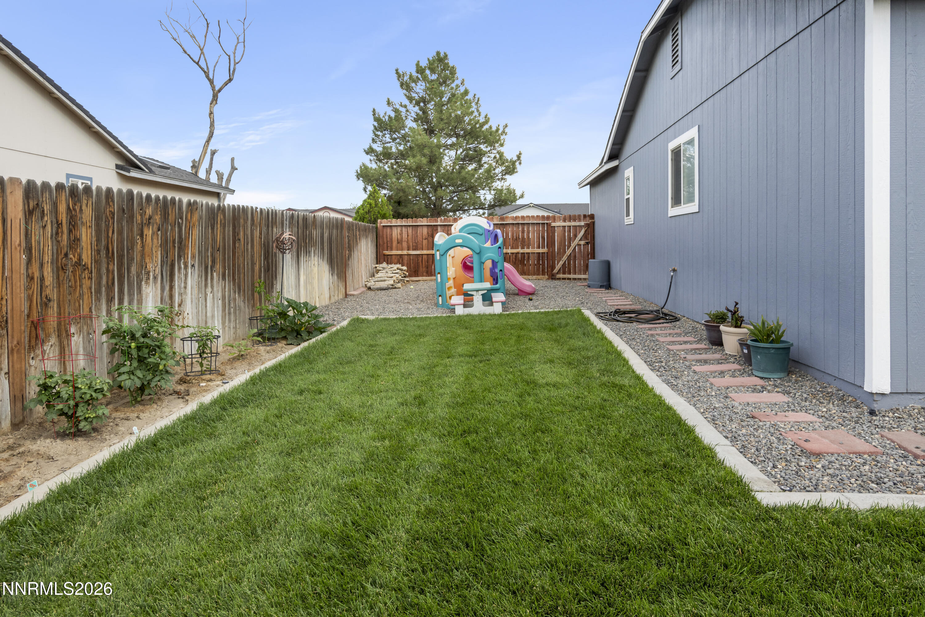 472 Nader Way Property Photo 8