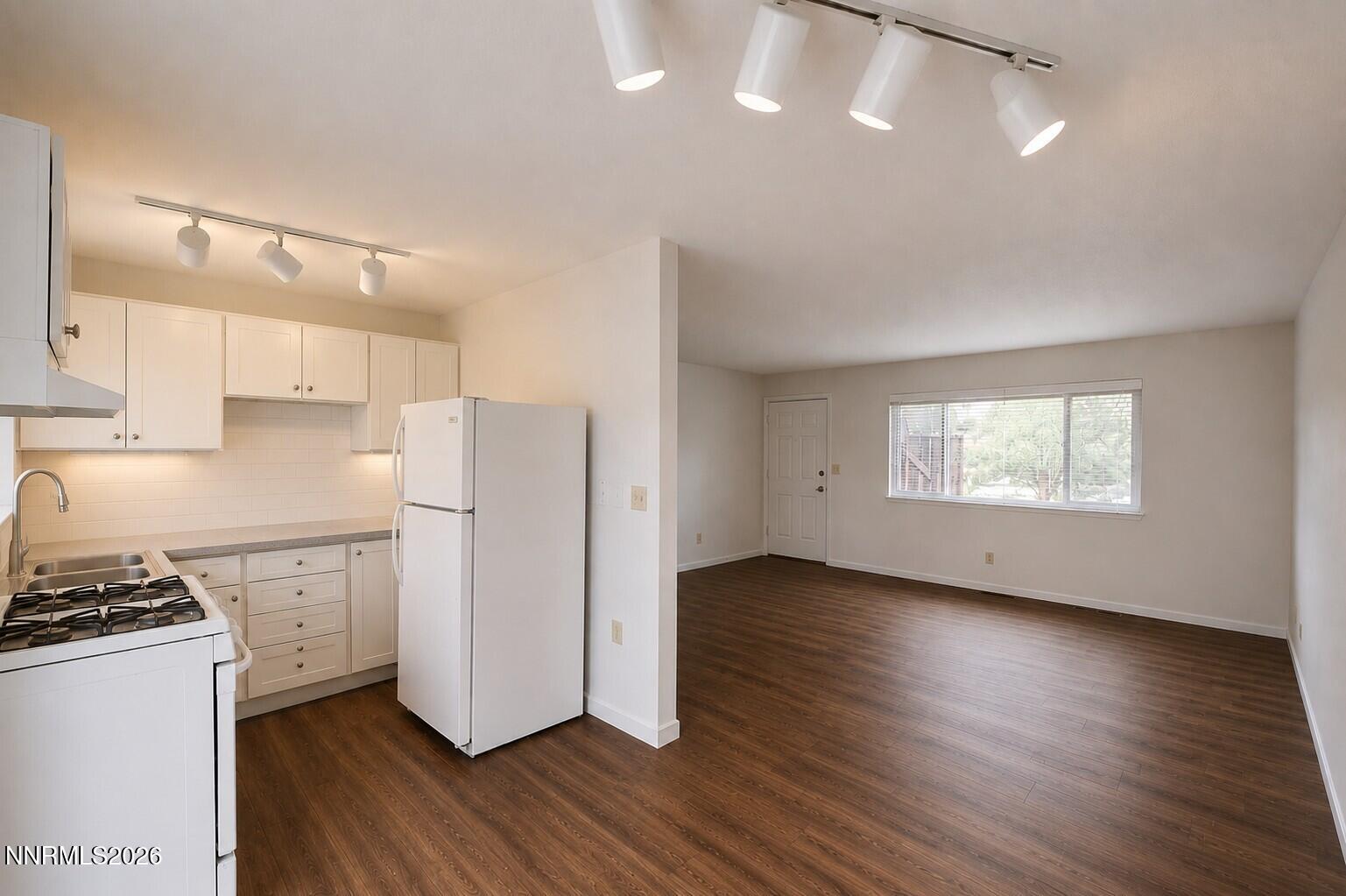 1600 E Long Street 11 Property Photo 3