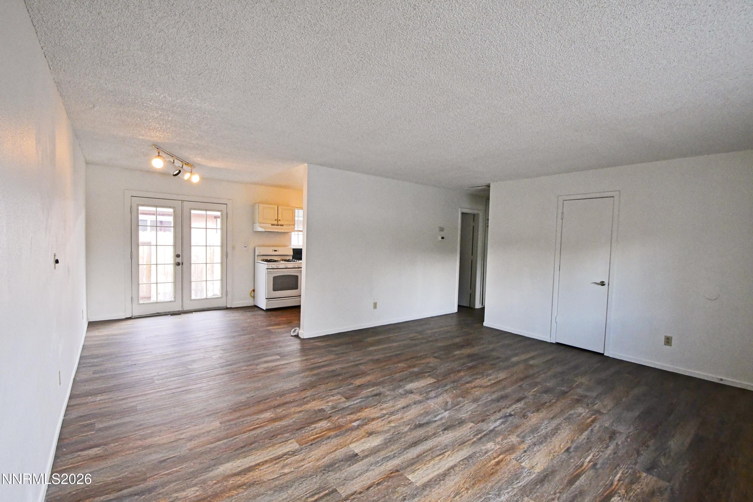 1600 E Long Street 11 Property Photo 4