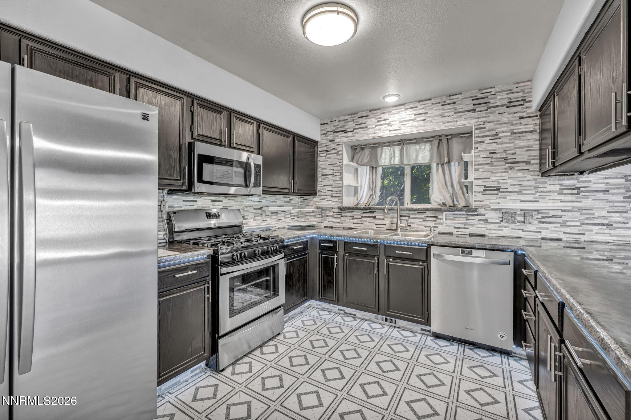 652 Silver Lace Boulevard Property Photo 3