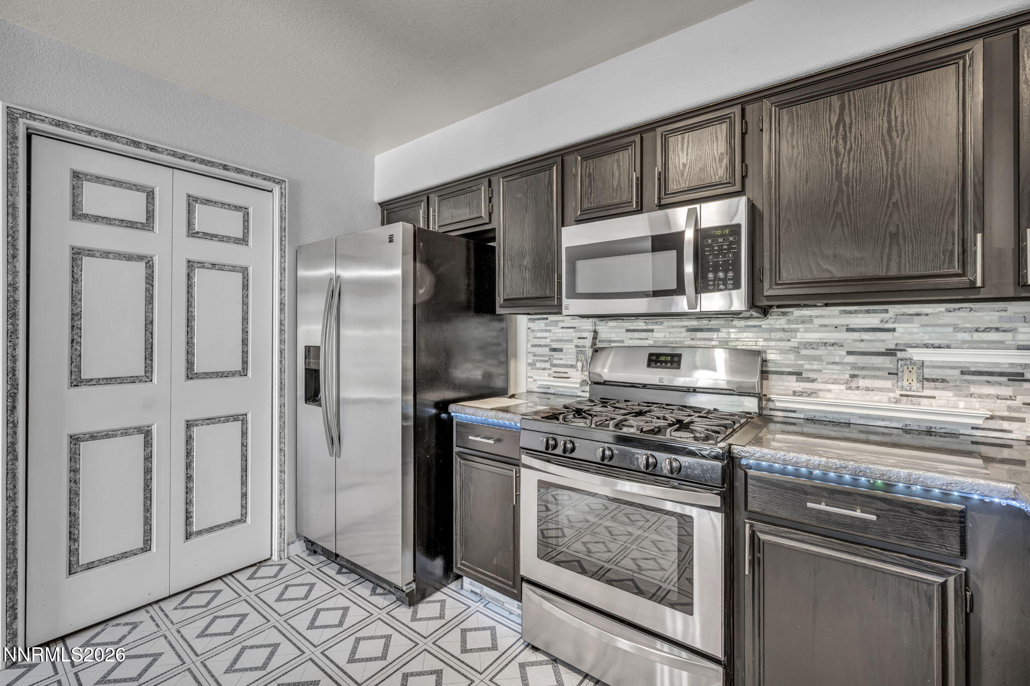 652 Silver Lace Boulevard Property Photo 4
