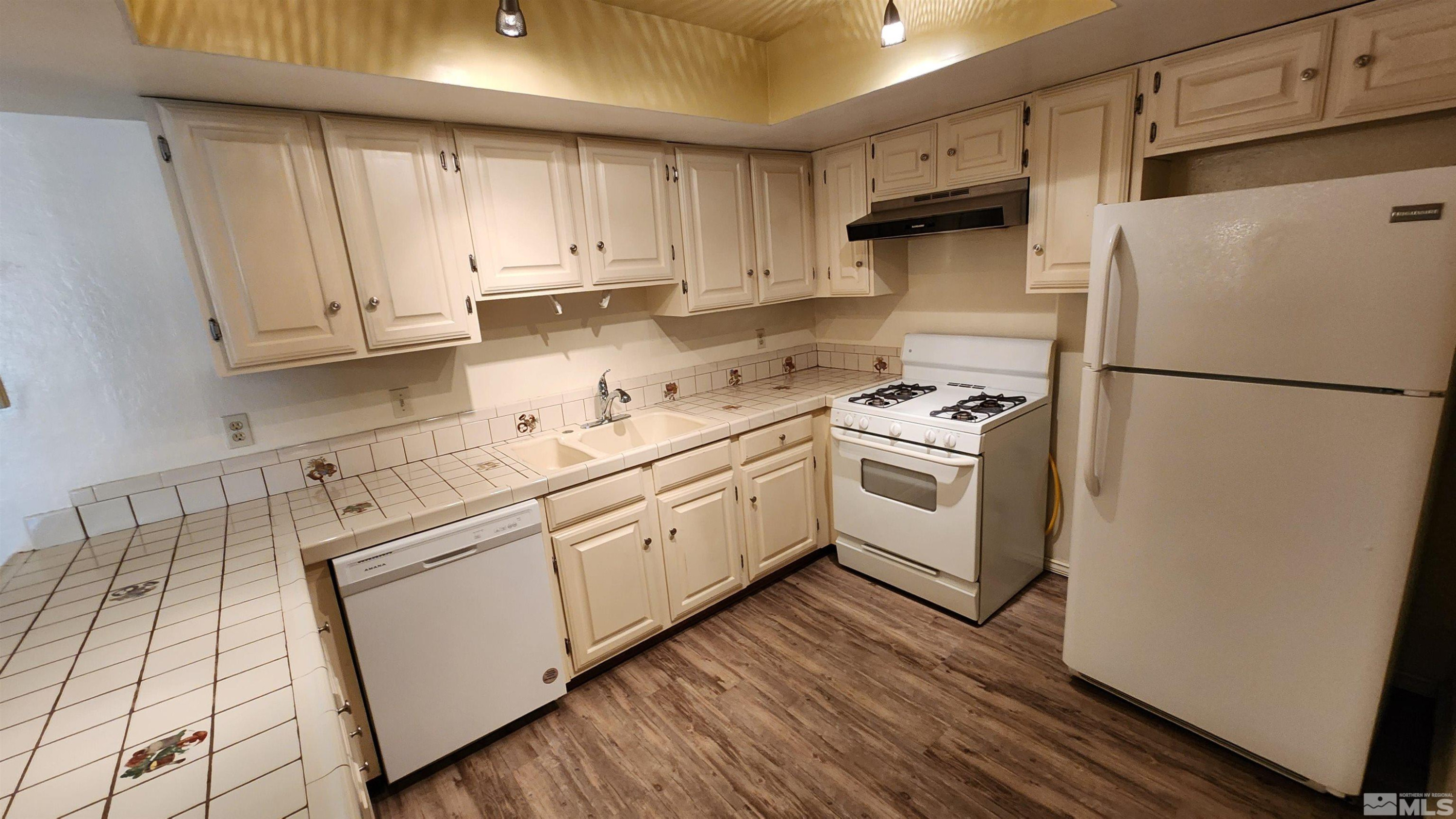 2300 Dickerson Road Property Photo 4