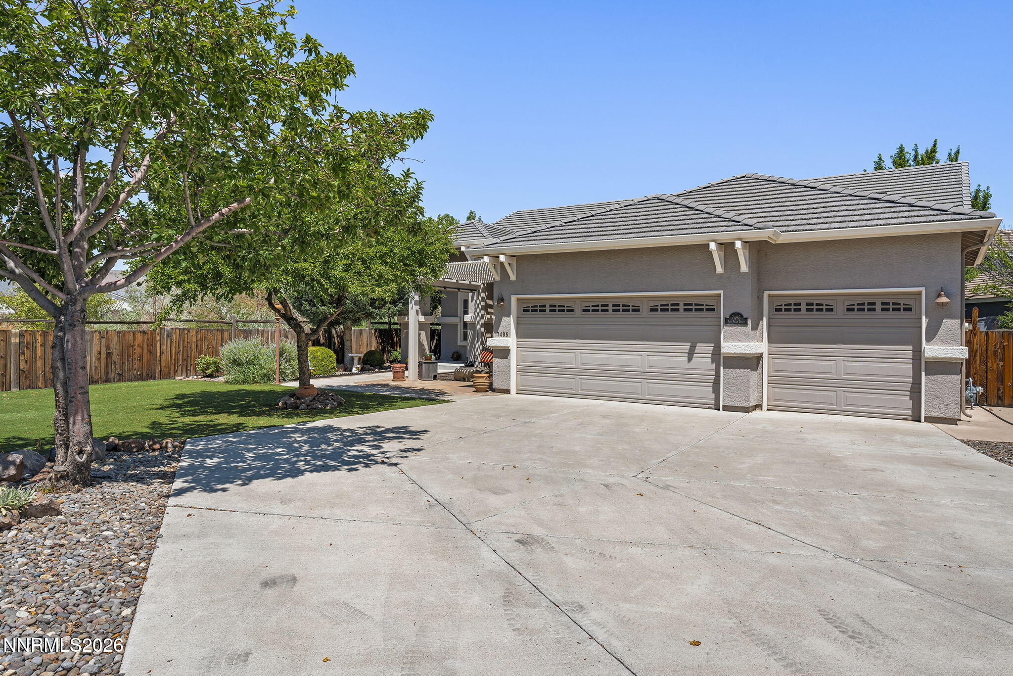 7495 Ash Peak Drive Property Photo 2
