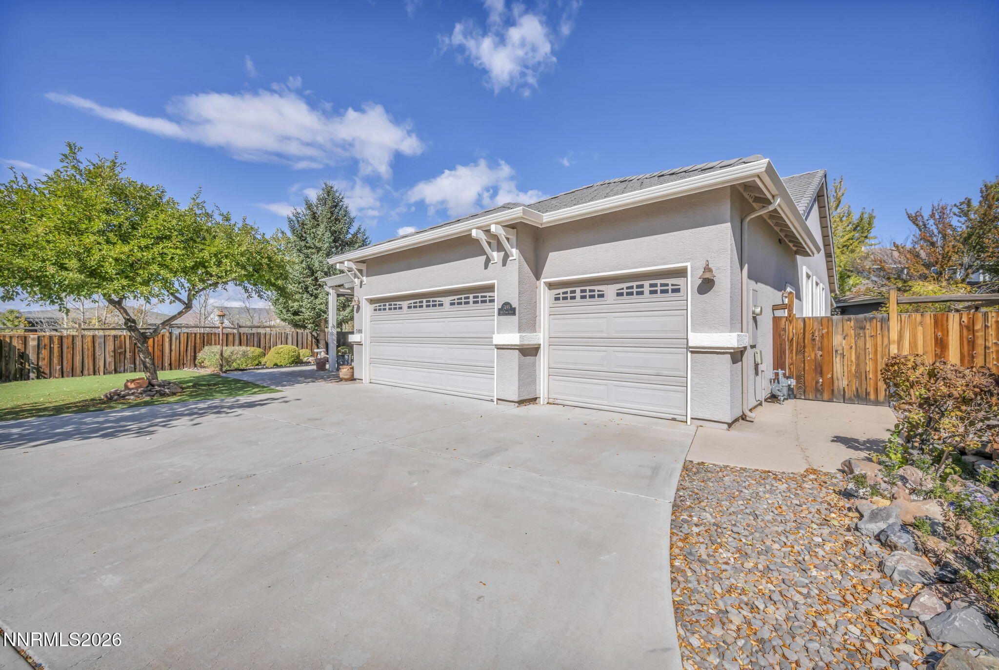 7495 Ash Peak Drive Property Photo 2