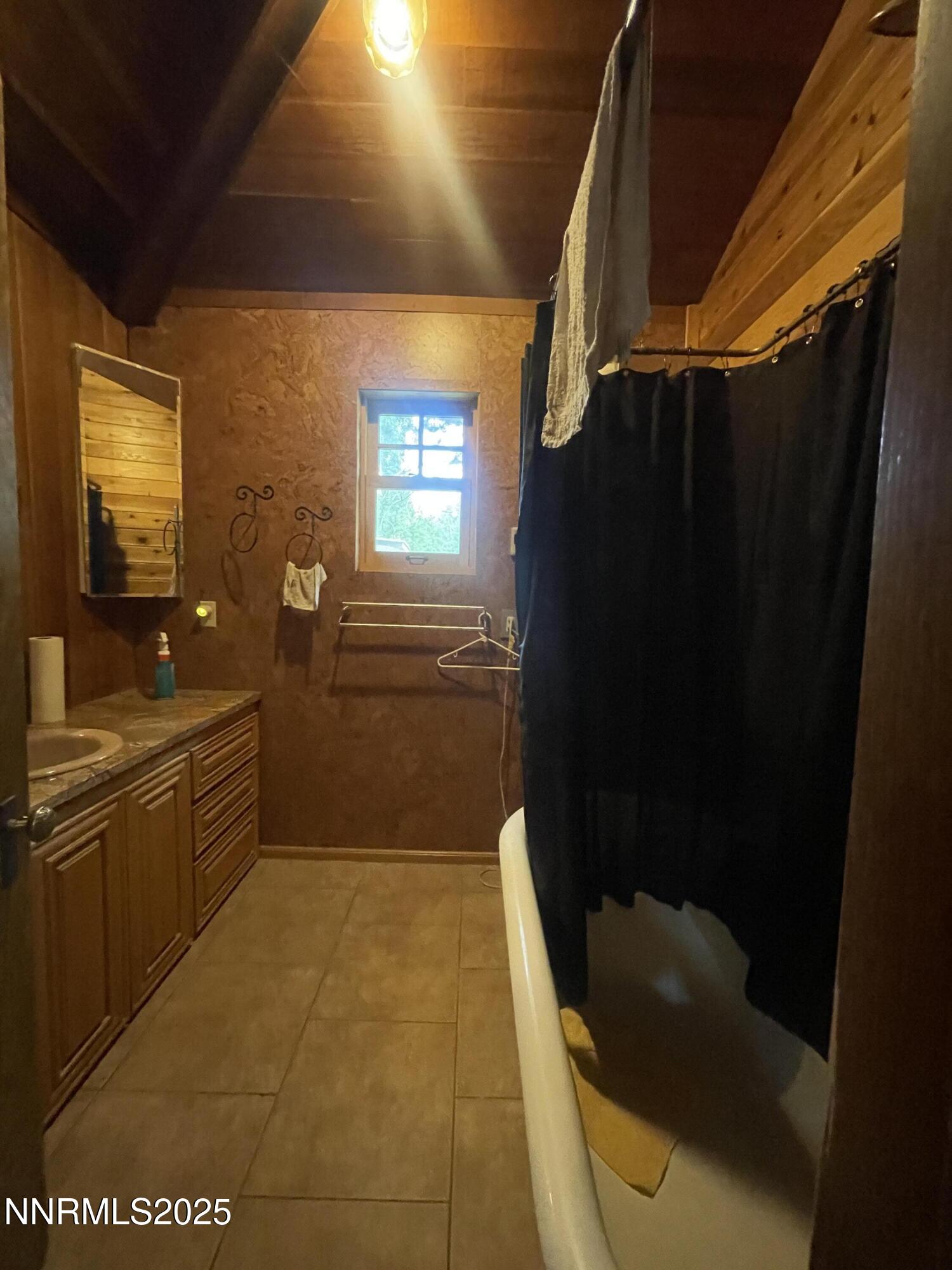 993 E Side Avenue Property Photo 23