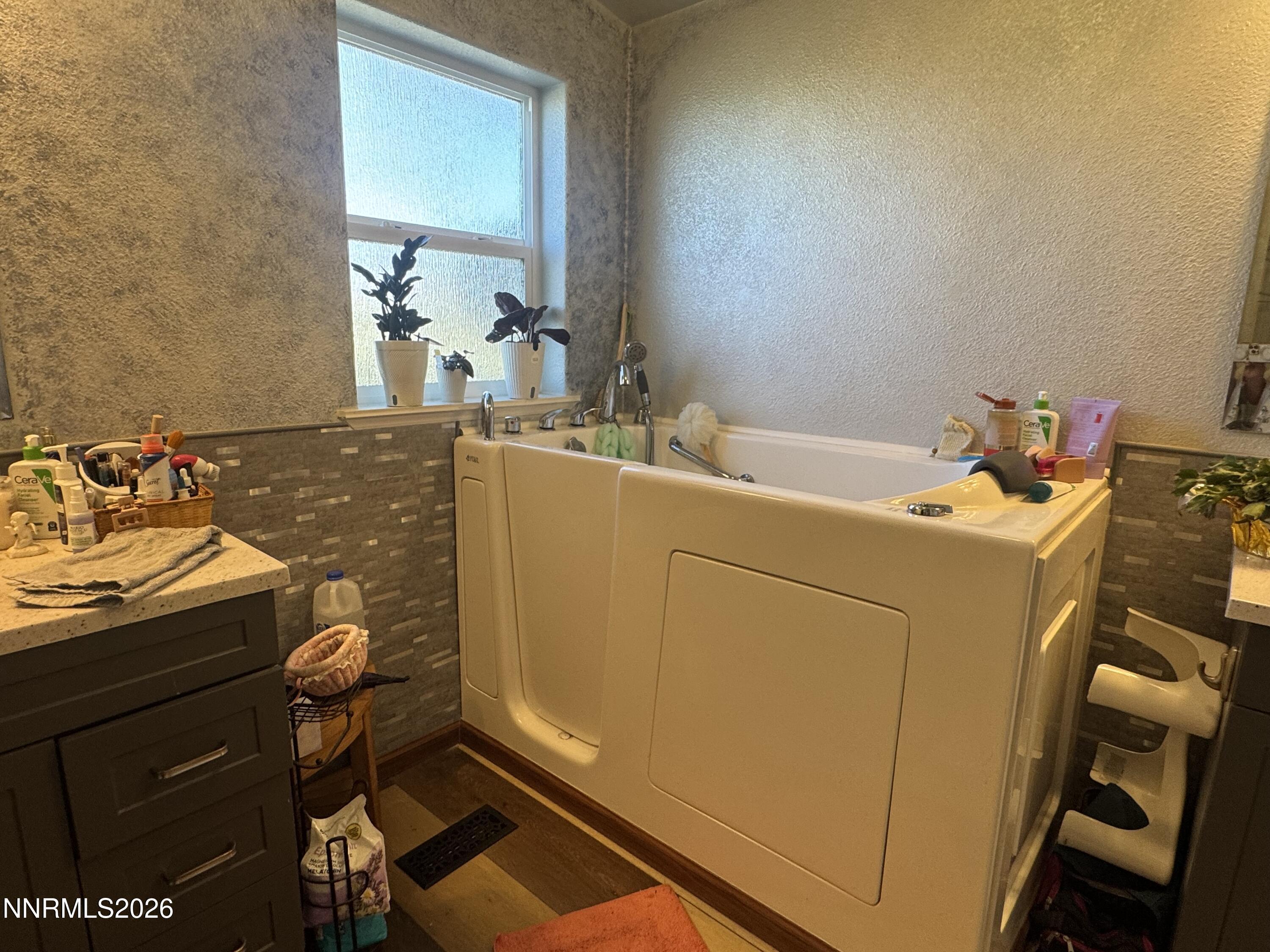 6262 Lakeview Drive Property Photo 16