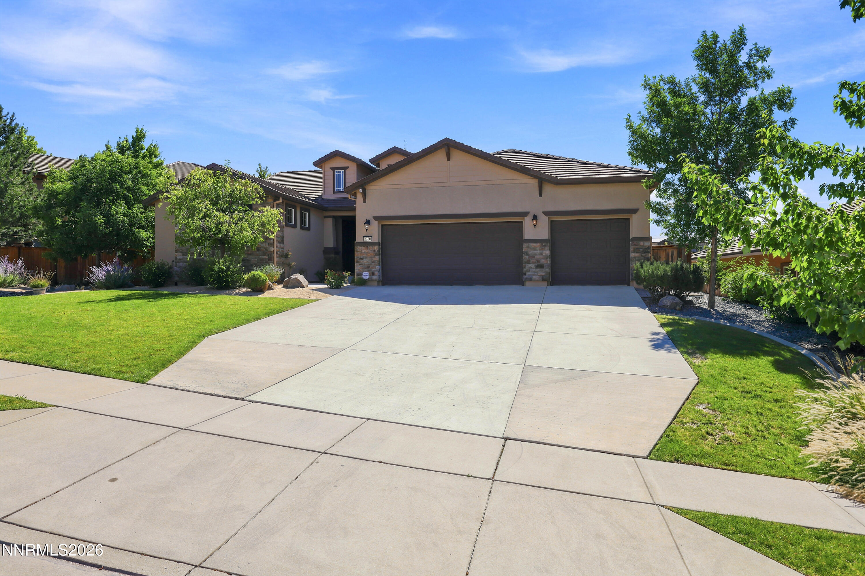 2360 Maple Leaf Trail Property Photo 3