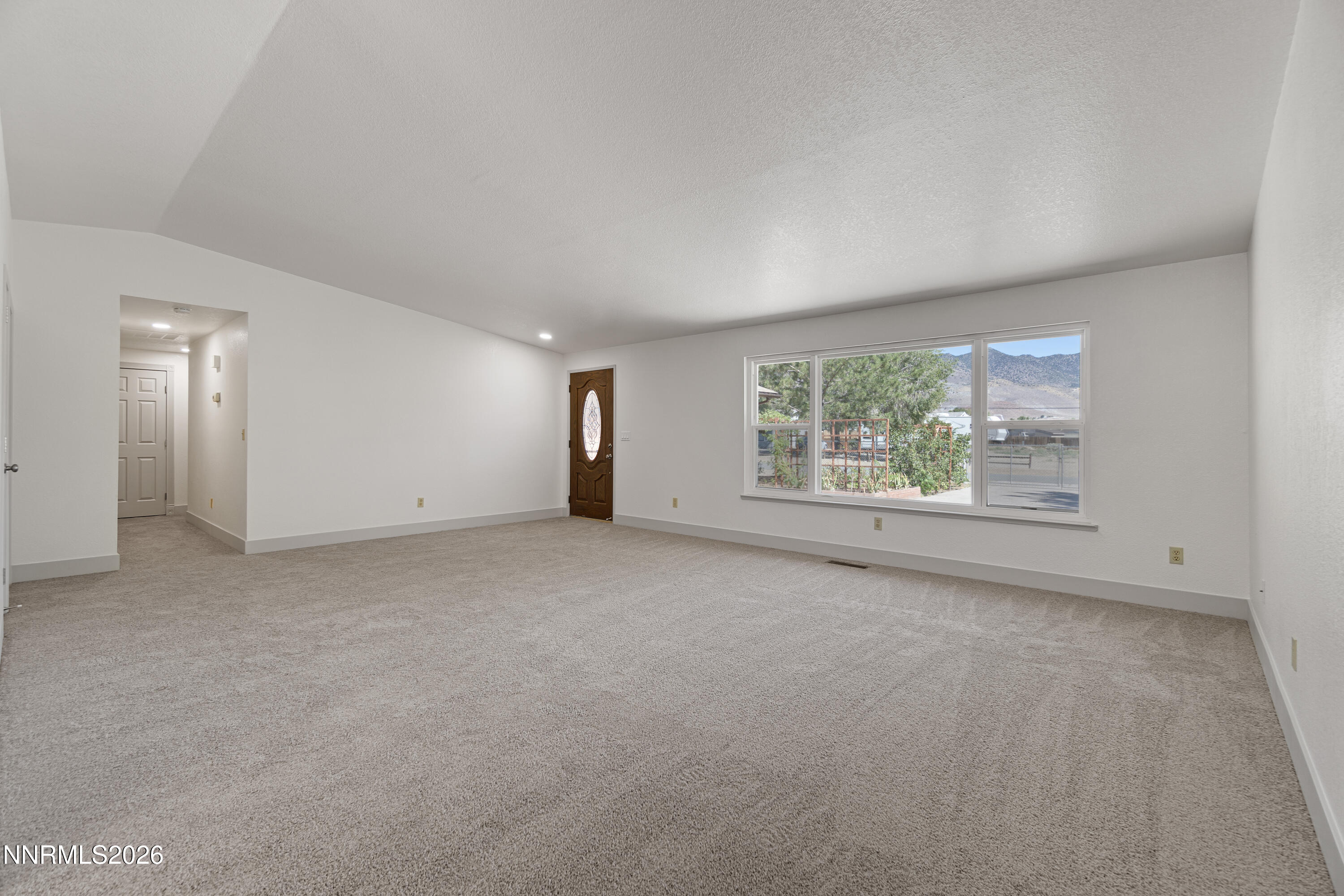 102 Ring Road Property Photo 7