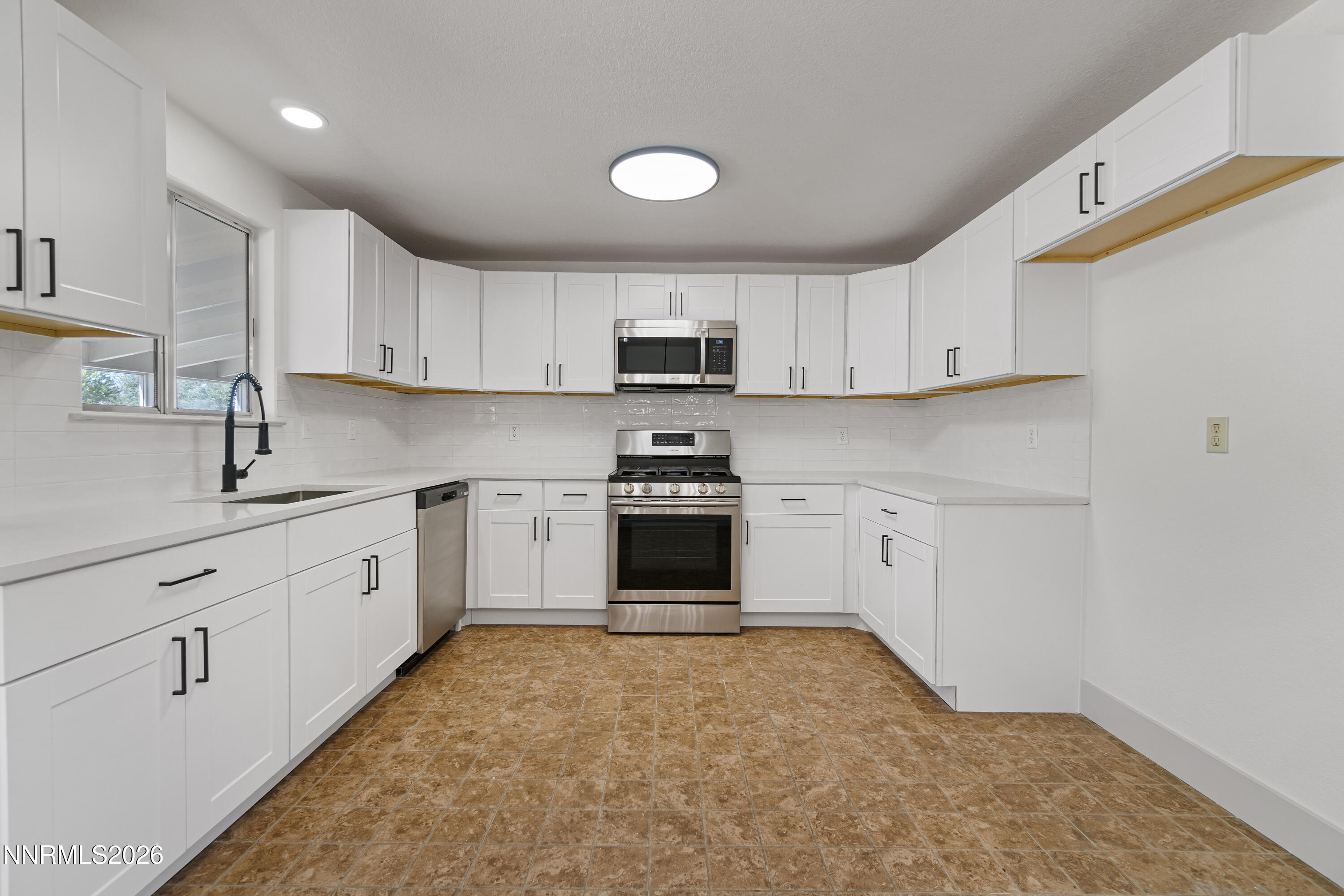 102 Ring Road Property Photo 11