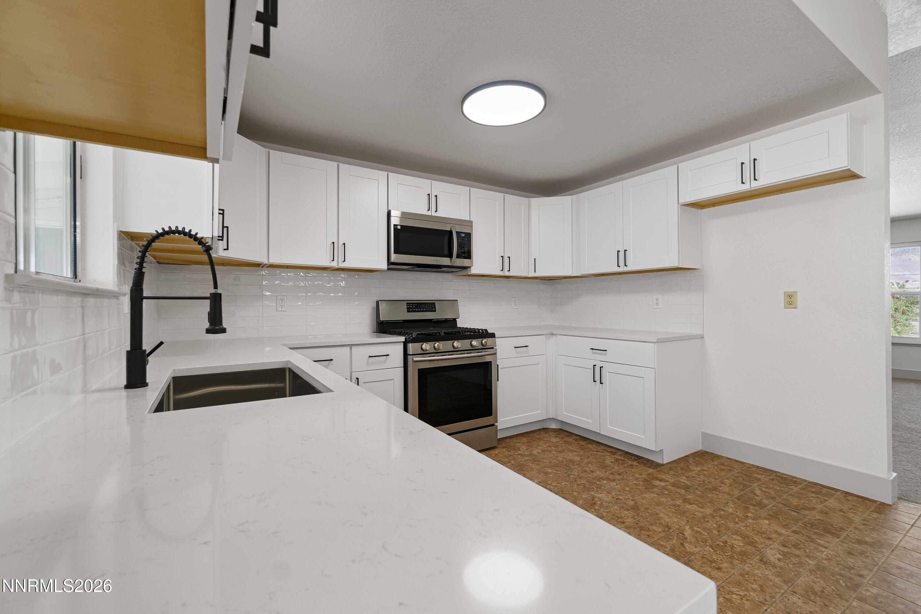 102 Ring Road Property Photo 12