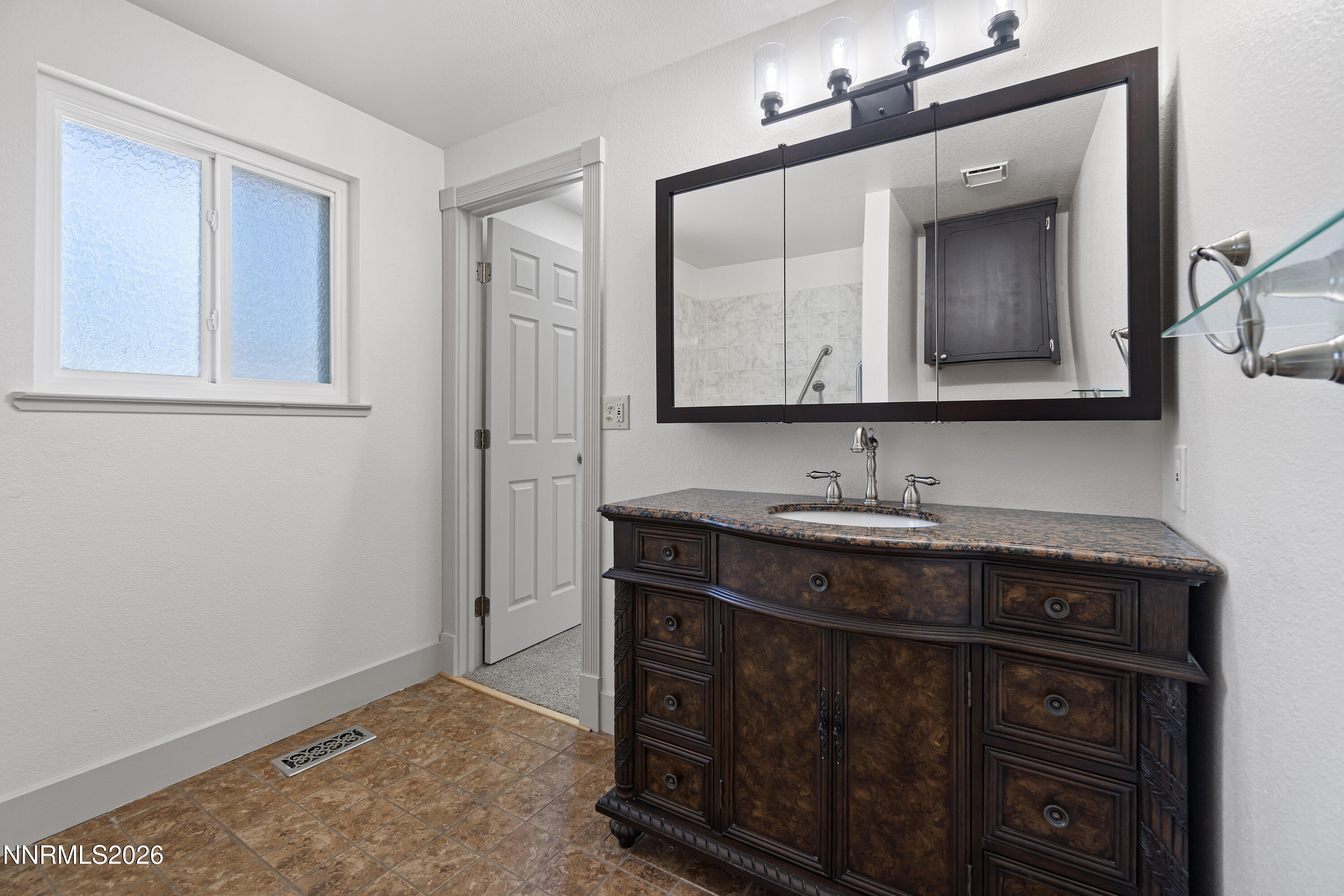 102 Ring Road Property Photo 23