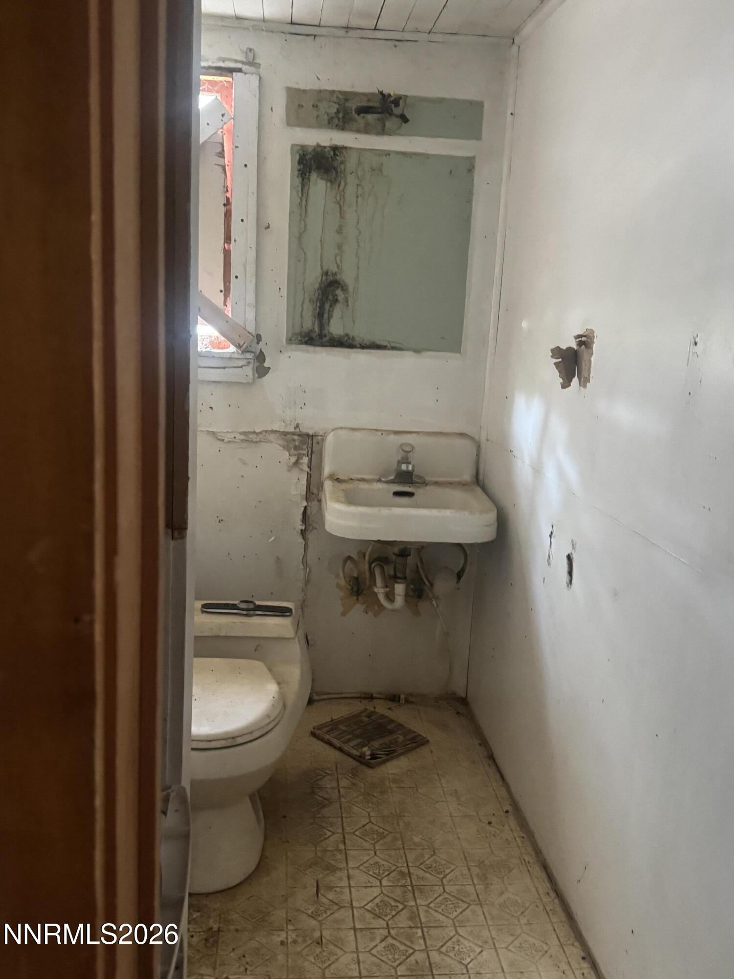 1555 Elmhurst Avenue Property Photo 18