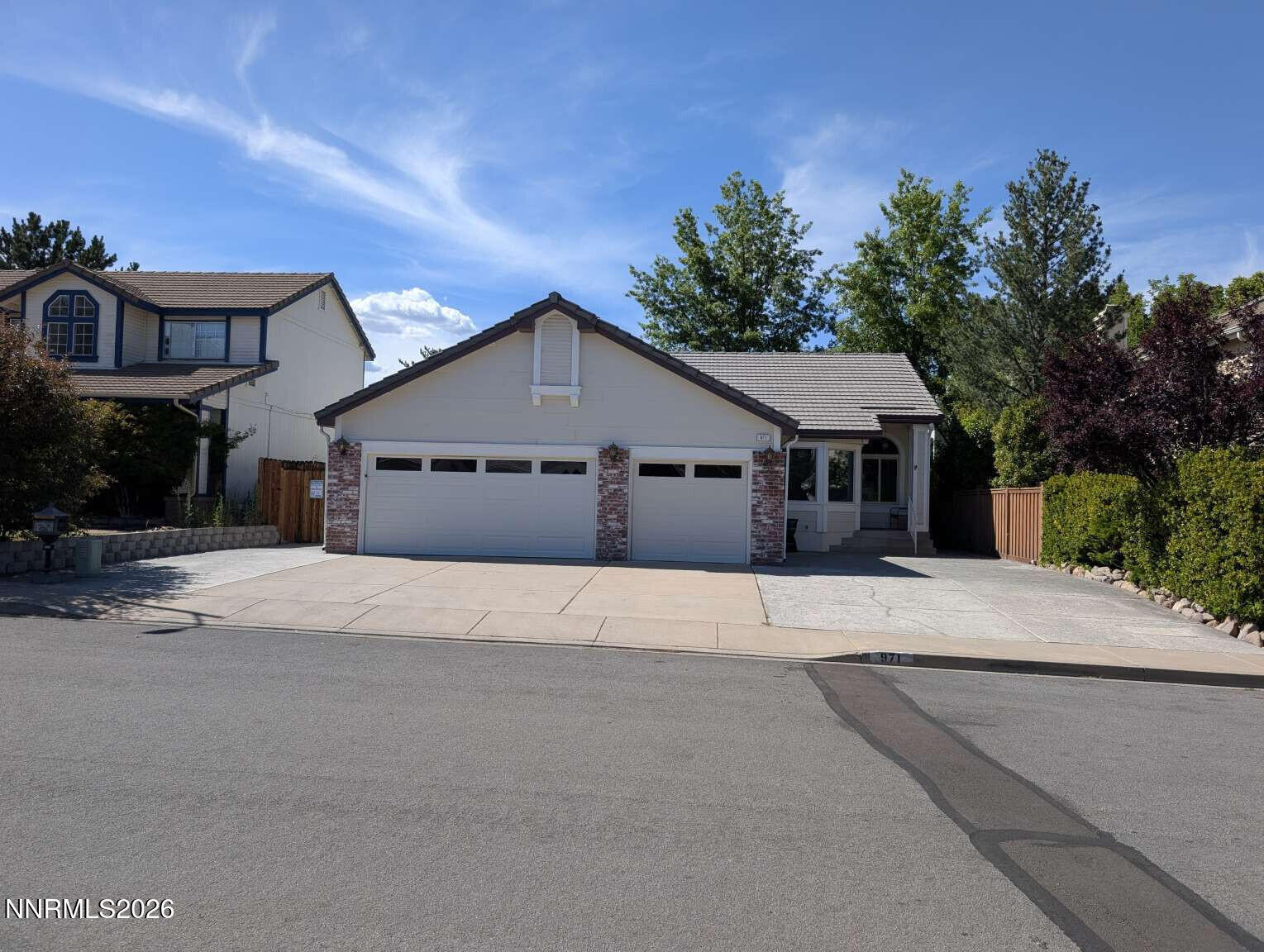 971 Leah Circle Property Photo 2